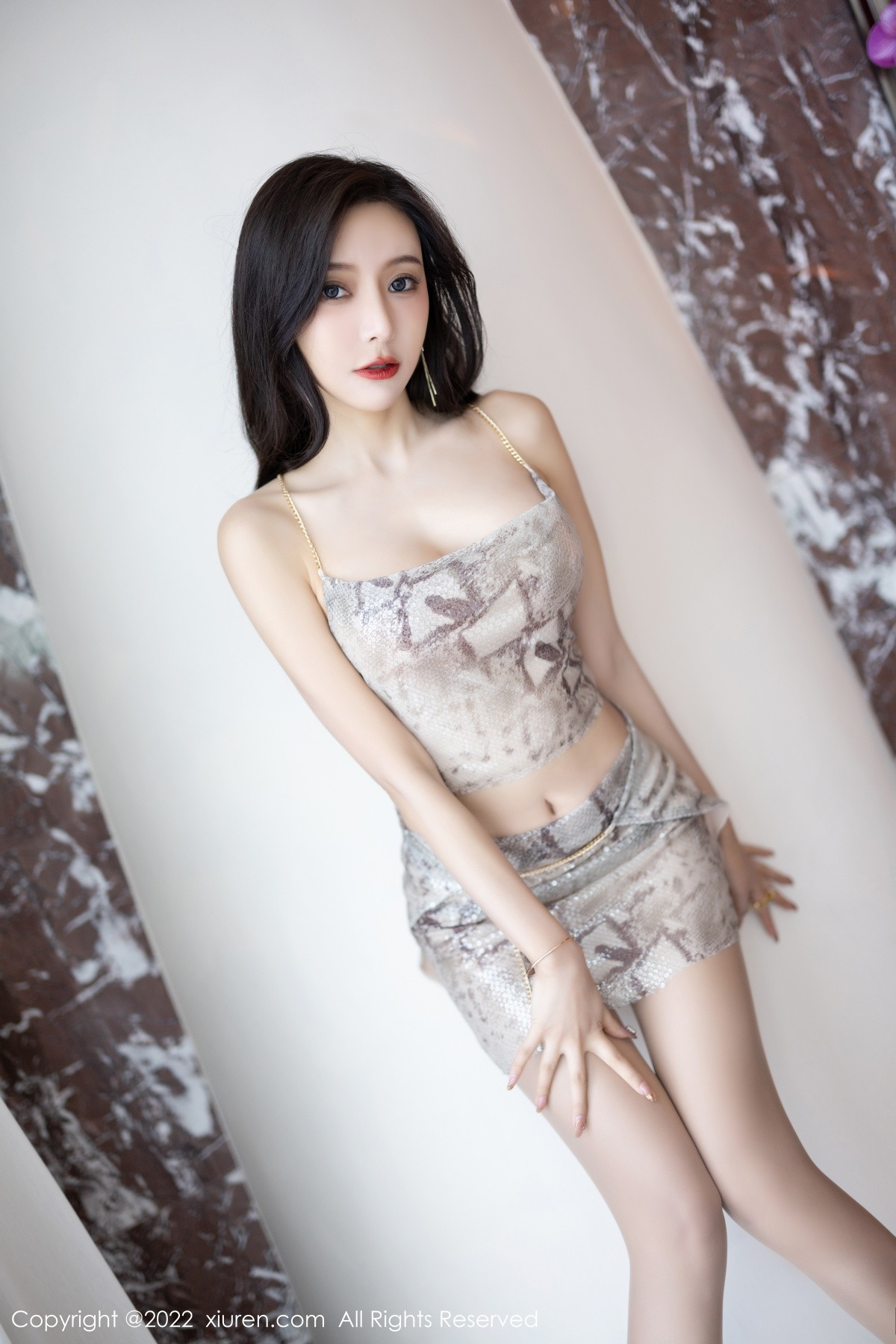 xgyw.top_XiuRen第5920期_女神王馨瑶yanni私房性感浅色吊带短装配超薄肉丝撩人诱惑写真82P