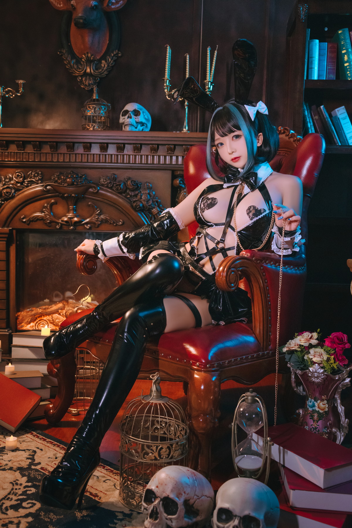 xgyw.top_Cosplay美女日奈娇万圣恶魔皮衣主题性感黑色皮质连体内衣秀豪乳遮点诱惑写真66P