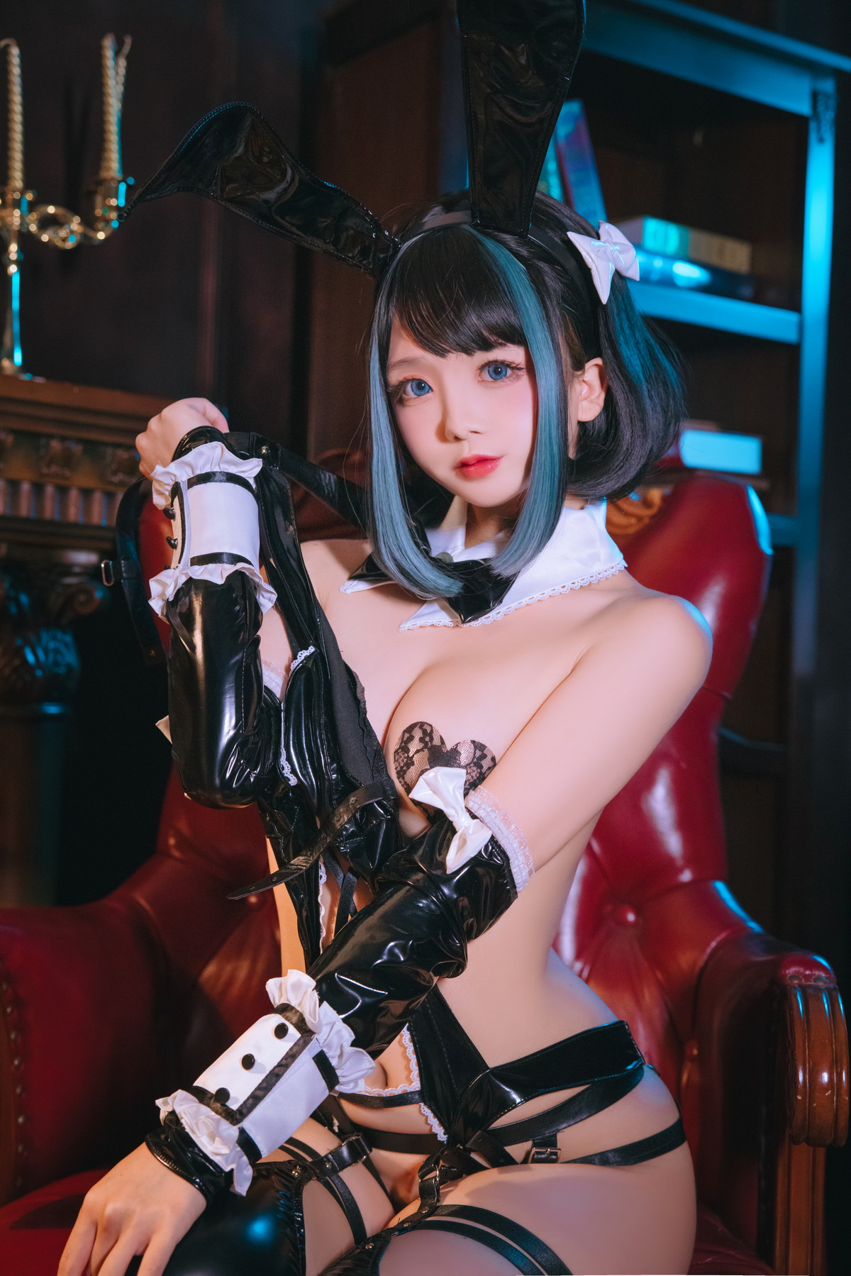 xgyw.top_Cosplay美女日奈娇万圣恶魔皮衣主题性感黑色皮质连体内衣秀豪乳遮点诱惑写真66P
