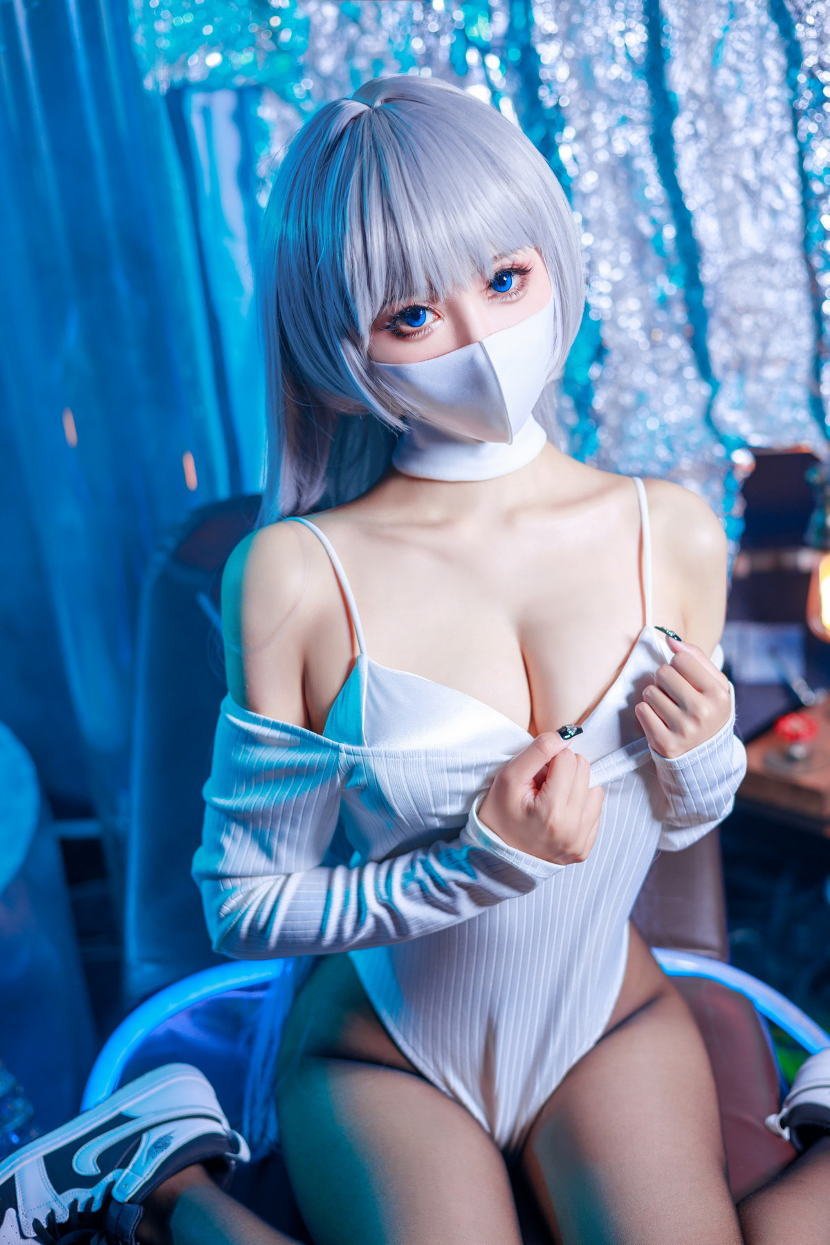 xgyw.top_Coser美女仙女月Ivy主题私房性感白色连体衣配超薄黑丝秀完美身材诱惑写真48P