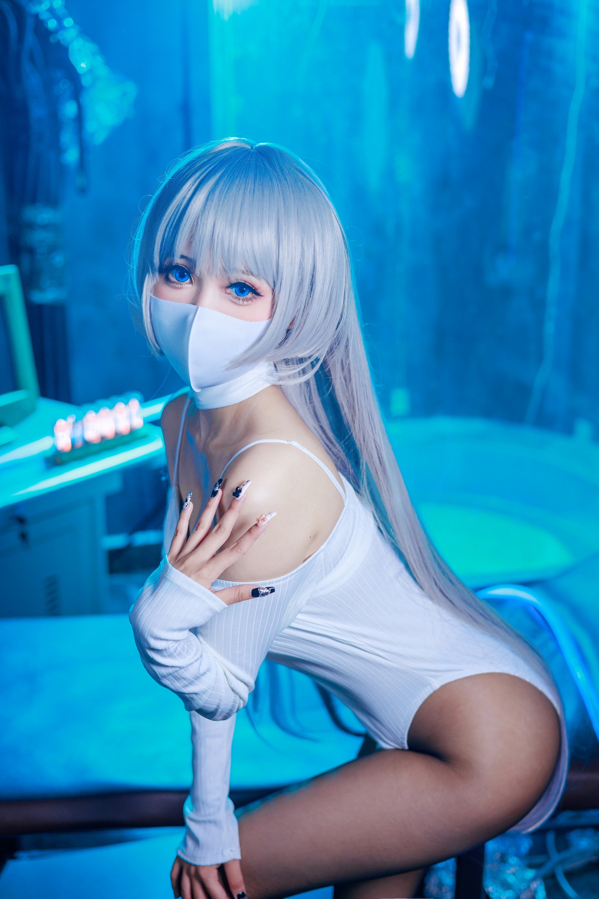 xgyw.top_Coser美女仙女月Ivy主题私房性感白色连体衣配超薄黑丝秀完美身材诱惑写真48P
