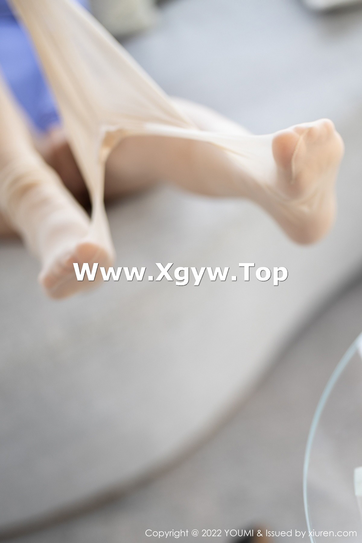 xgyw.top_[YouMi尤蜜荟]Vol.870_女神刘钰儿性感紫色收身连衣裙配超薄无内肉丝秀翘臀诱惑写真59P