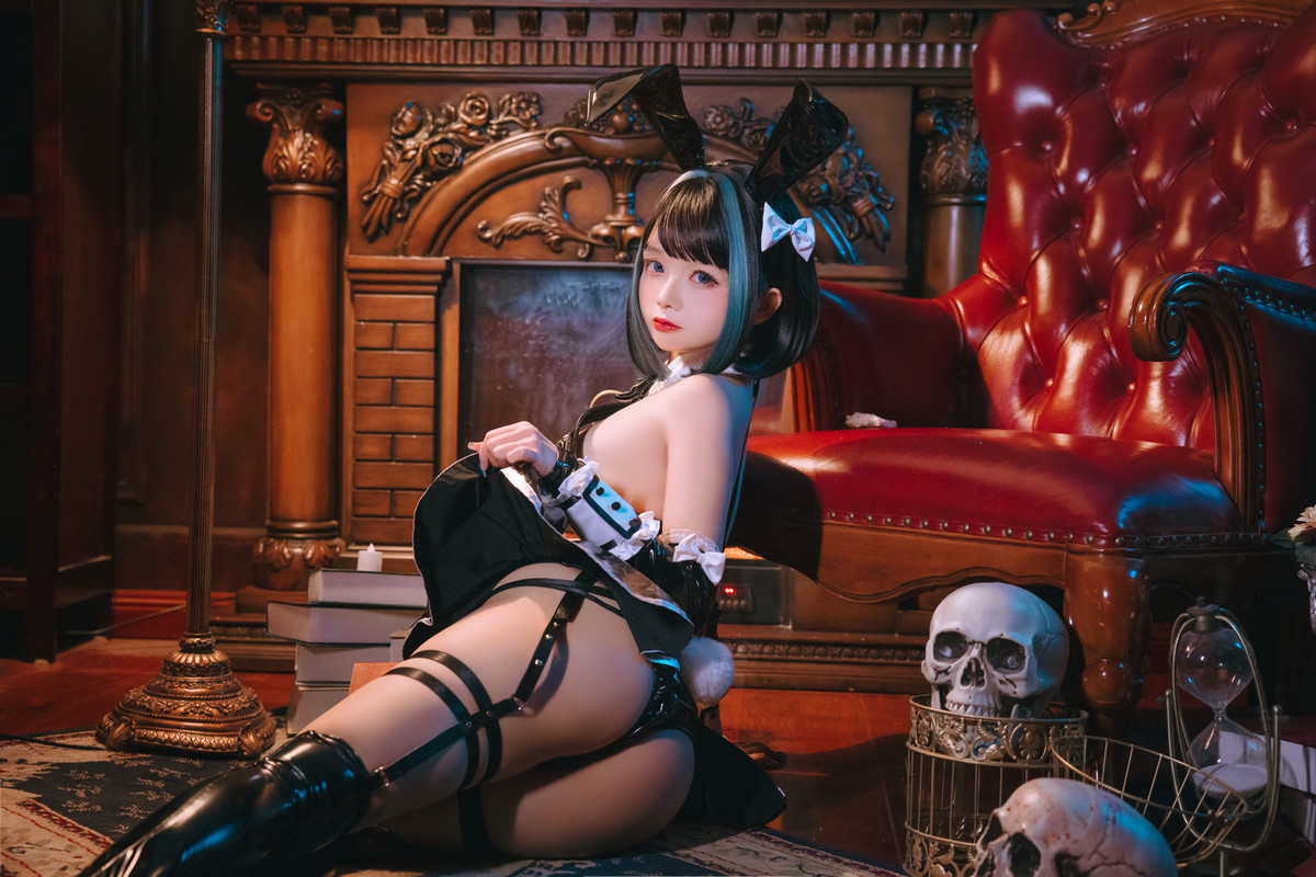 xgyw.top_Cosplay美女日奈娇万圣恶魔皮衣主题性感黑色皮质连体内衣秀豪乳遮点诱惑写真66P