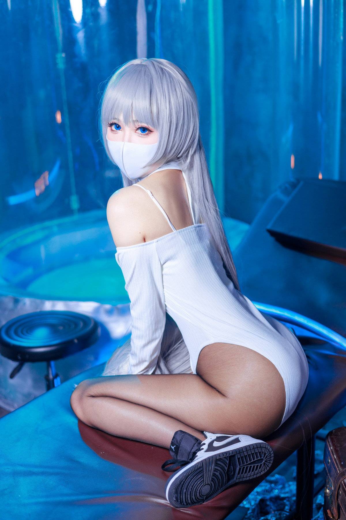 xgyw.top_Coser美女仙女月Ivy主题私房性感白色连体衣配超薄黑丝秀完美身材诱惑写真48P