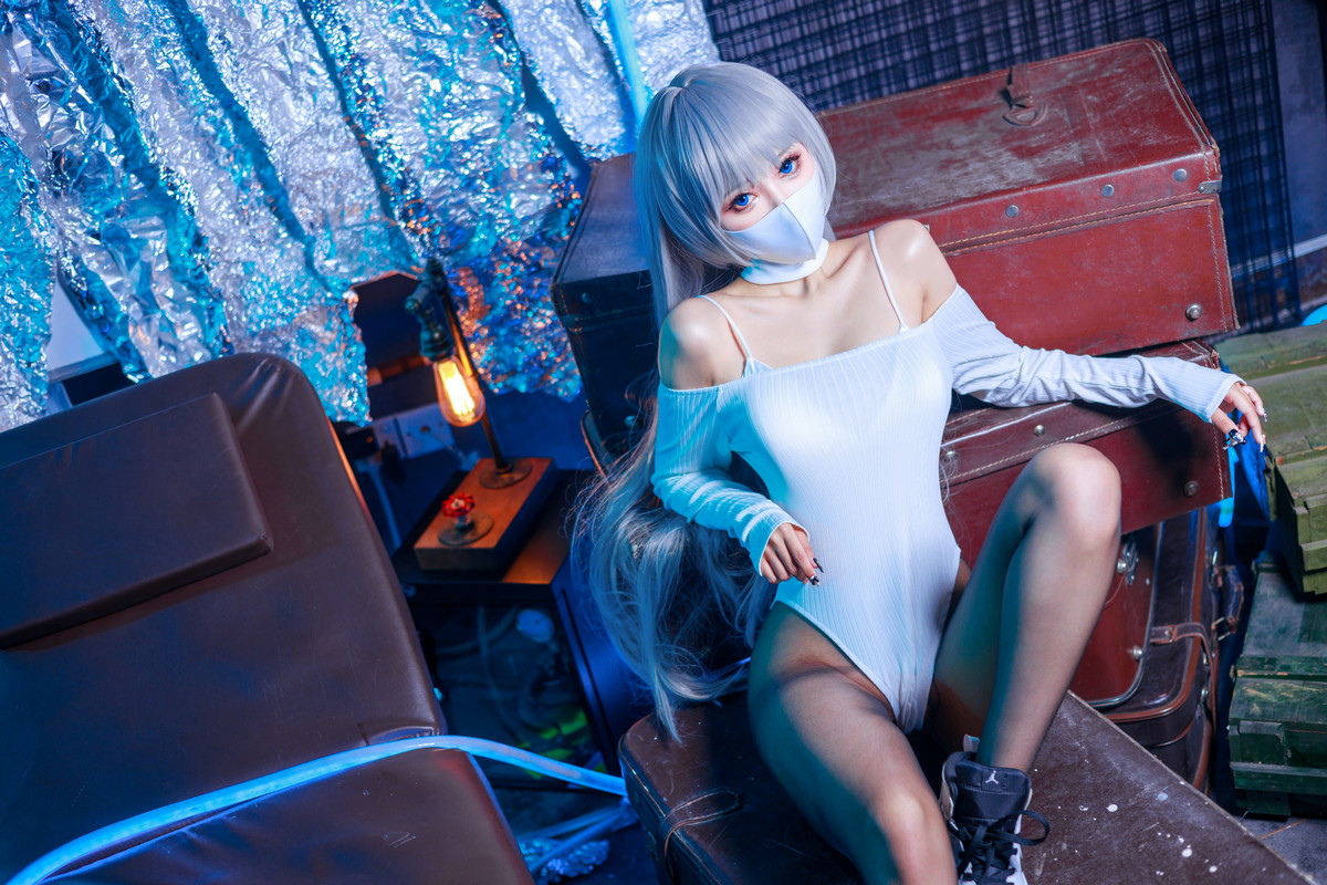 xgyw.top_Coser美女仙女月Ivy主题私房性感白色连体衣配超薄黑丝秀完美身材诱惑写真48P
