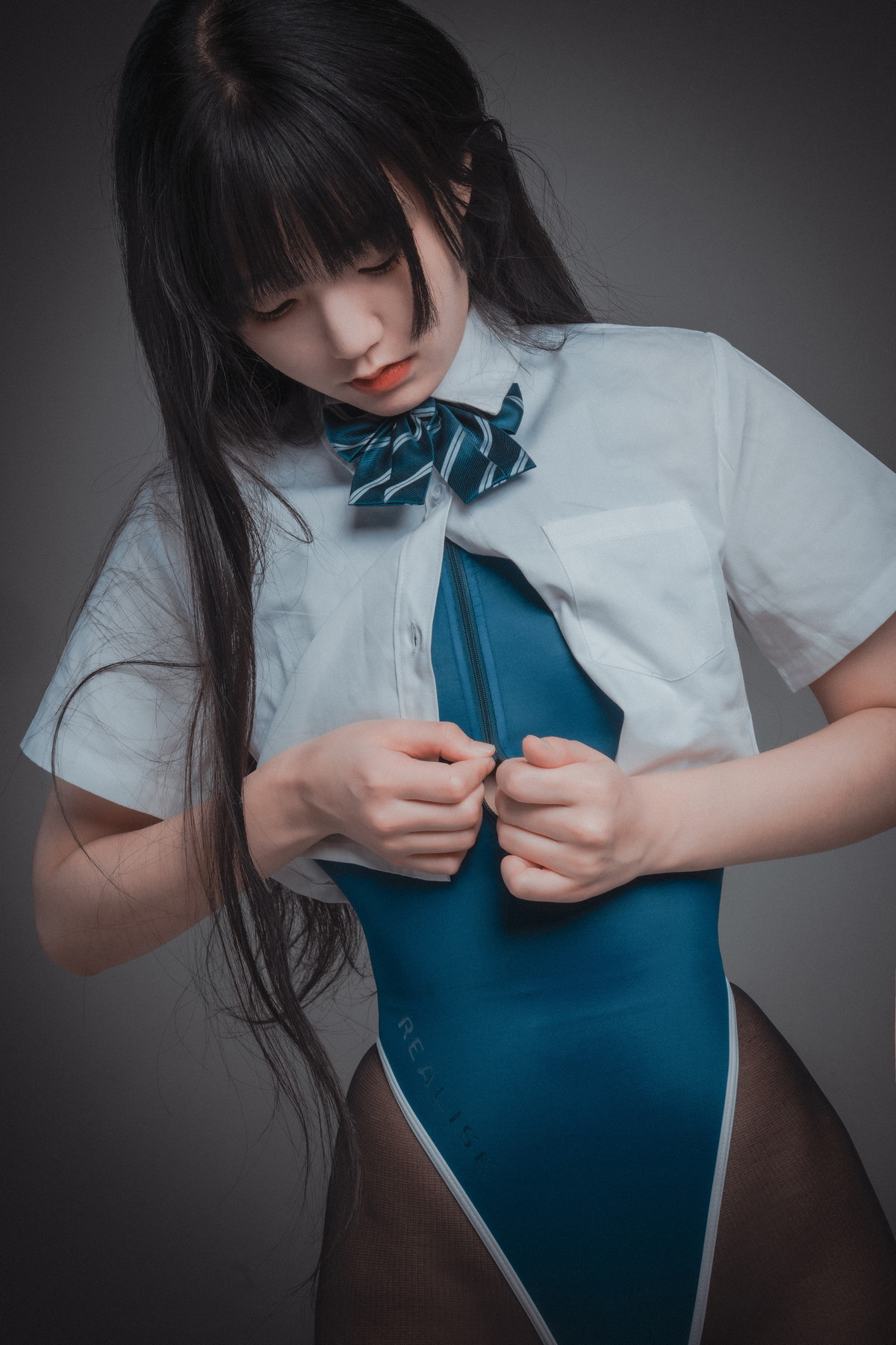 xgyw.top_[DJAWA]No.231_模特Jenny_Swimming Lesson主题性感连体泳衣配超薄黑丝诱惑写真111P
