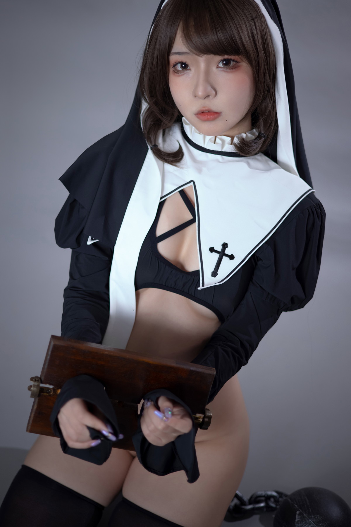 xgyw.top_网络美女yuuhui玉汇罪罚修女主题性感情趣修女服饰露黑色丁字裤秀翘臀诱惑写真95P