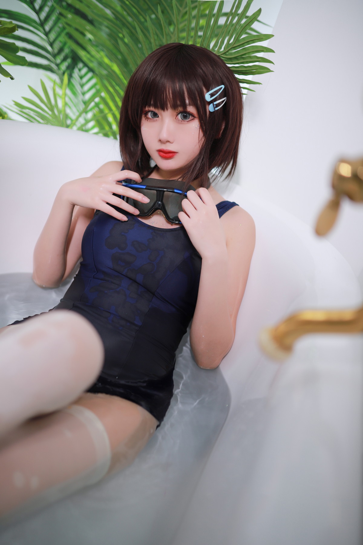 xgyw.top_网络美女您的蛋蛋夏日泳装主题私房浴缸性感死库水泳衣湿身秀苗条身材诱惑写真40P