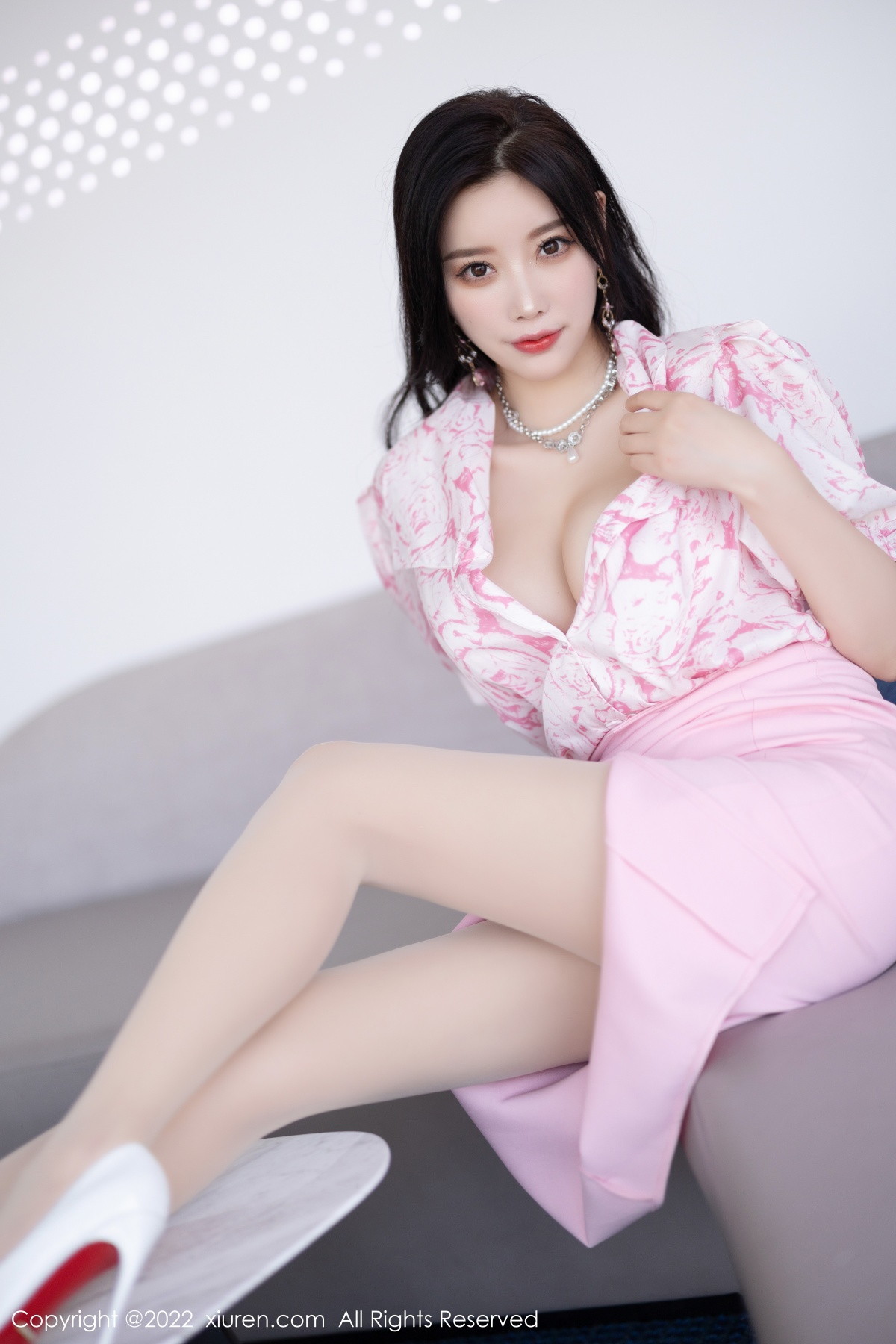 xgyw.top_XiuRen第5927期_女神杨晨晨Yome脱性感粉色上衣露白色内衣秀丰腴身材诱惑写真87P