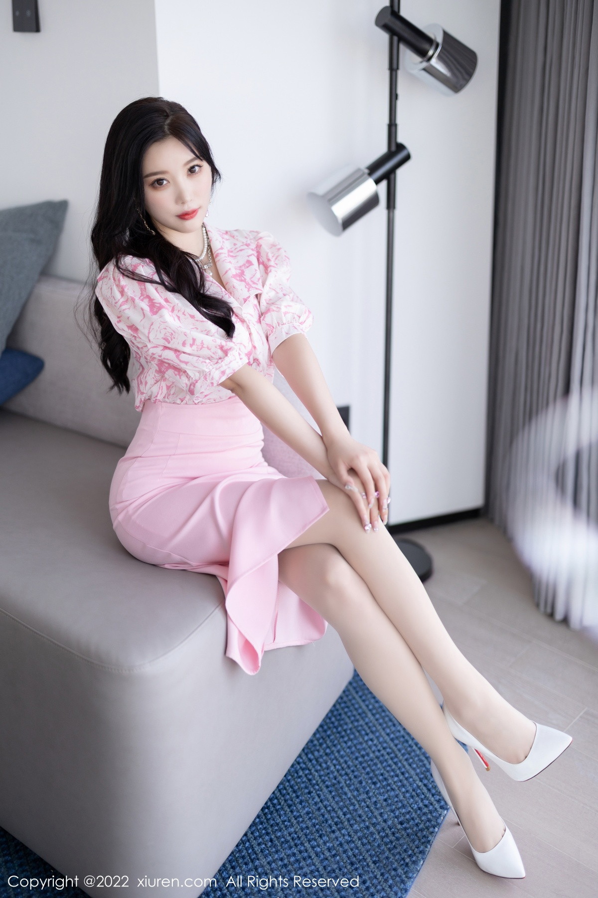 xgyw.top_XiuRen第5927期_女神杨晨晨Yome脱性感粉色上衣露白色内衣秀丰腴身材诱惑写真87P
