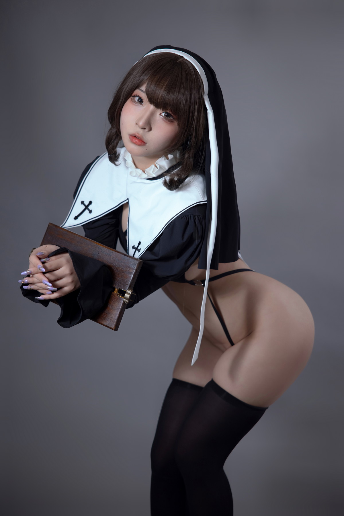 xgyw.top_网络美女yuuhui玉汇罪罚修女主题性感情趣修女服饰露黑色丁字裤秀翘臀诱惑写真95P