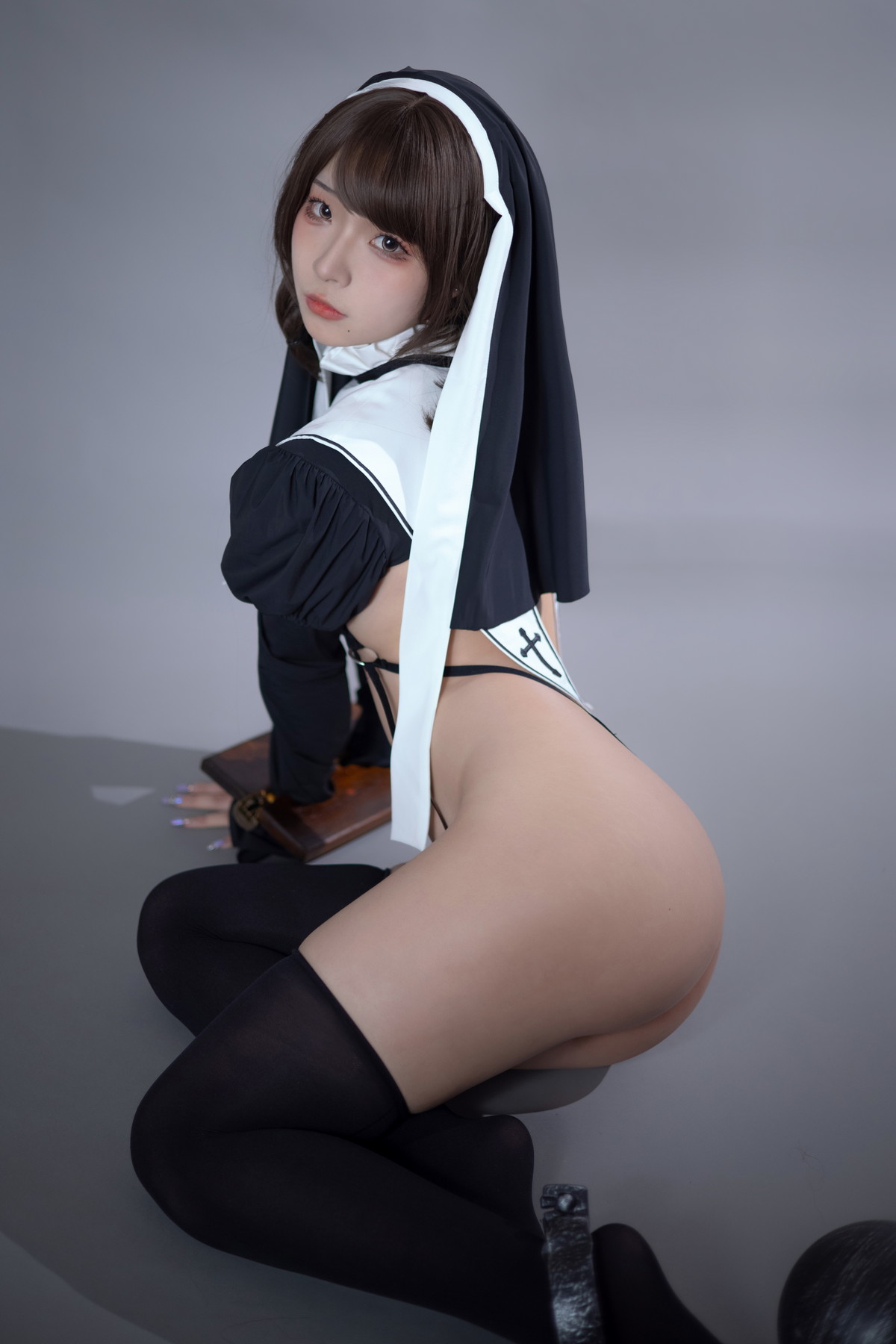 xgyw.top_网络美女yuuhui玉汇罪罚修女主题性感情趣修女服饰露黑色丁字裤秀翘臀诱惑写真95P