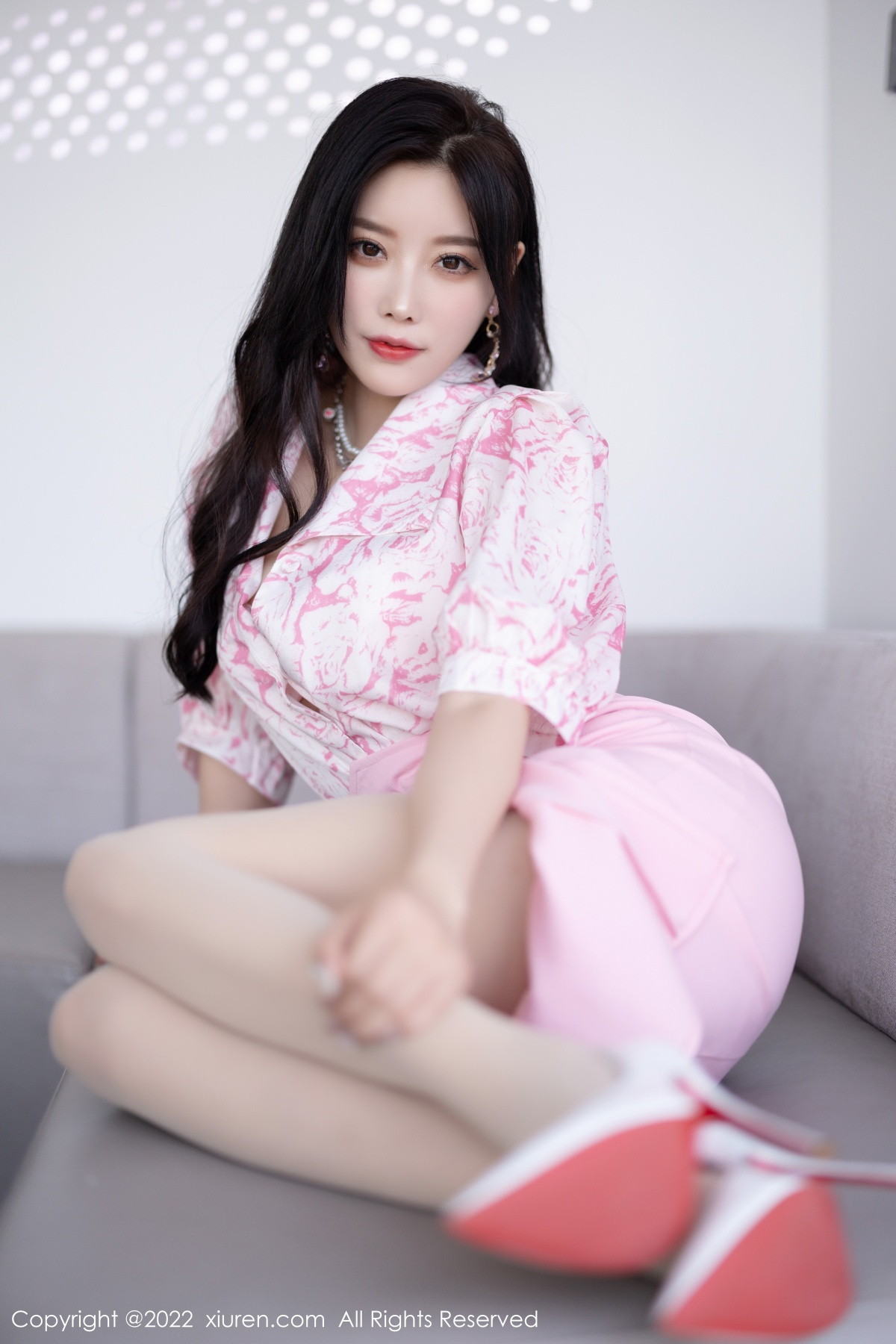 xgyw.top_XiuRen第5927期_女神杨晨晨Yome脱性感粉色上衣露白色内衣秀丰腴身材诱惑写真87P