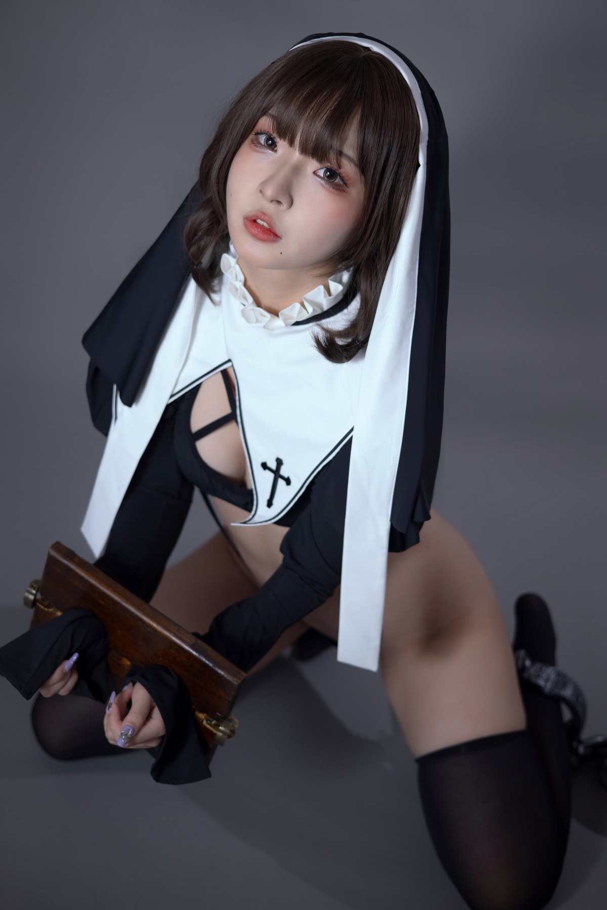 xgyw.top_网络美女yuuhui玉汇罪罚修女主题性感情趣修女服饰露黑色丁字裤秀翘臀诱惑写真95P