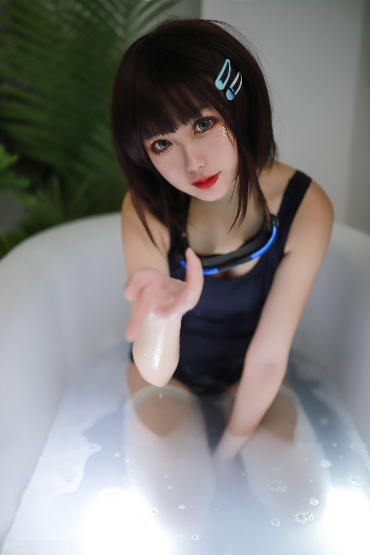 xgyw.top_网络美女您的蛋蛋夏日泳装主题私房浴缸性感死库水泳衣湿身秀苗条身材诱惑写真40P