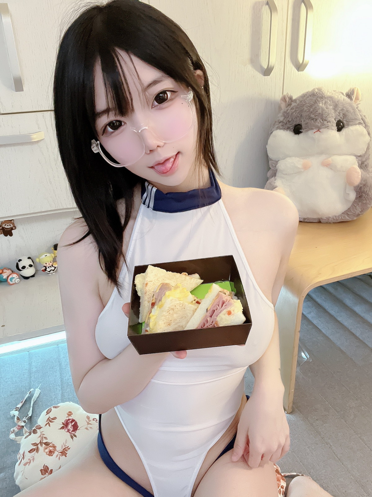 xgyw.top_网络美女莉犬酱调教体操服主题私房性感白色连体衣秀翘臀美腿撩人诱惑写真30P