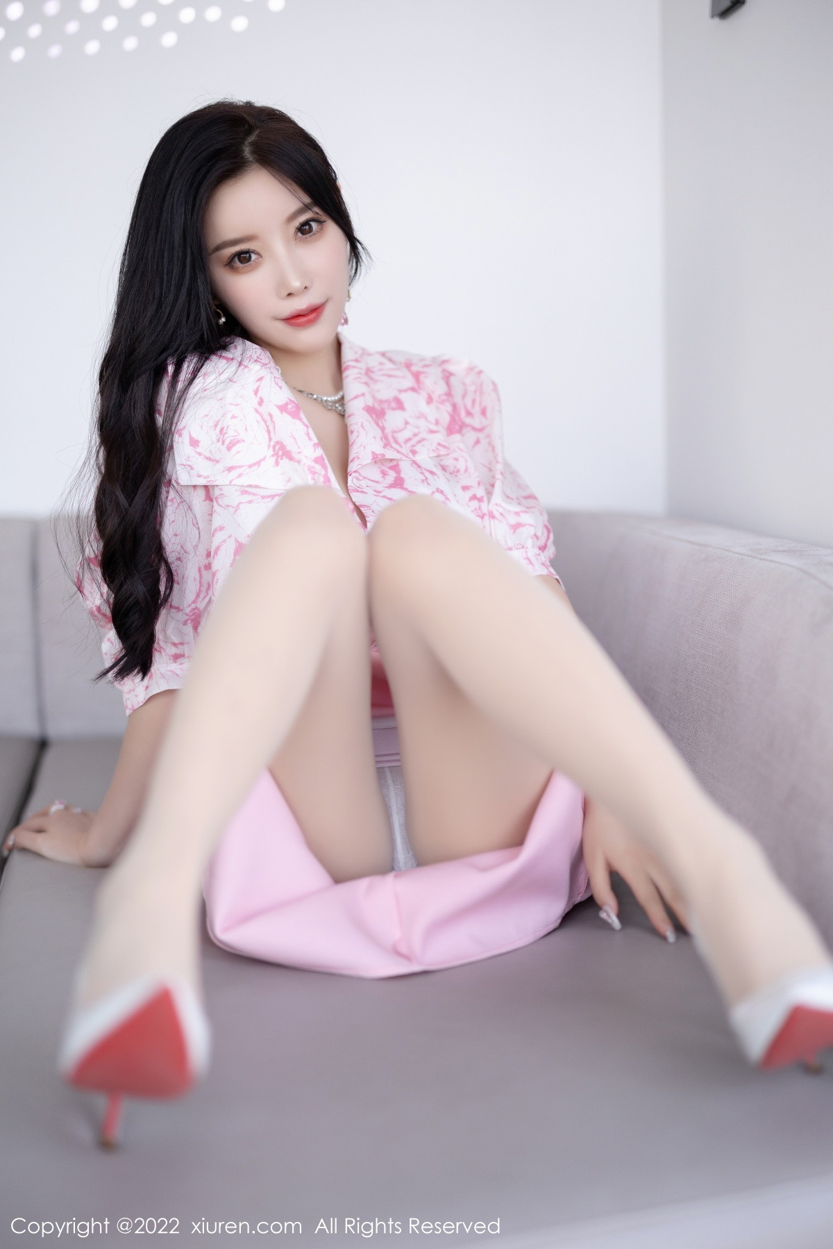 xgyw.top_XiuRen第5927期_女神杨晨晨Yome脱性感粉色上衣露白色内衣秀丰腴身材诱惑写真87P