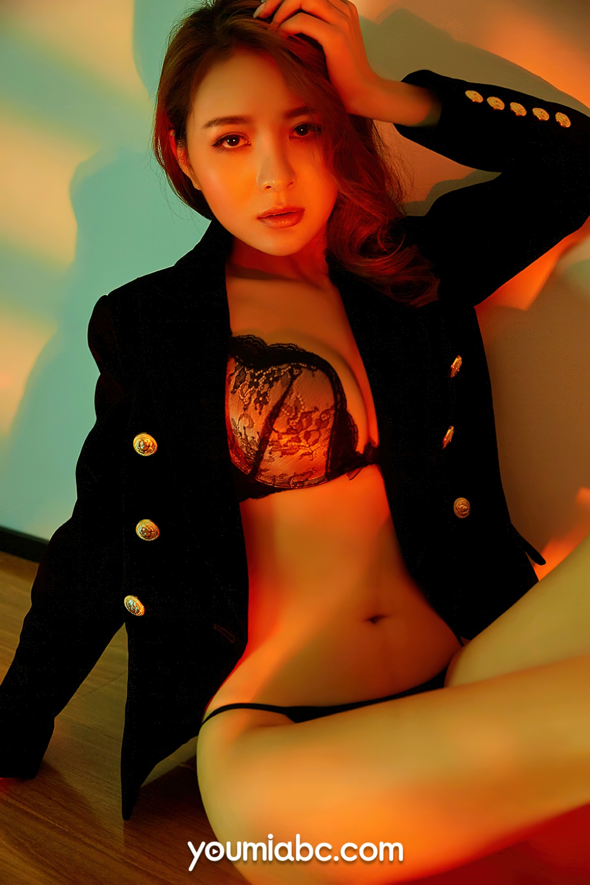 xgyw.top_[YouMi尤蜜]Vol.867_模特黄金宝儿私房脱黑色外衣露性感紫色内衣秀完美身材诱惑写真36P