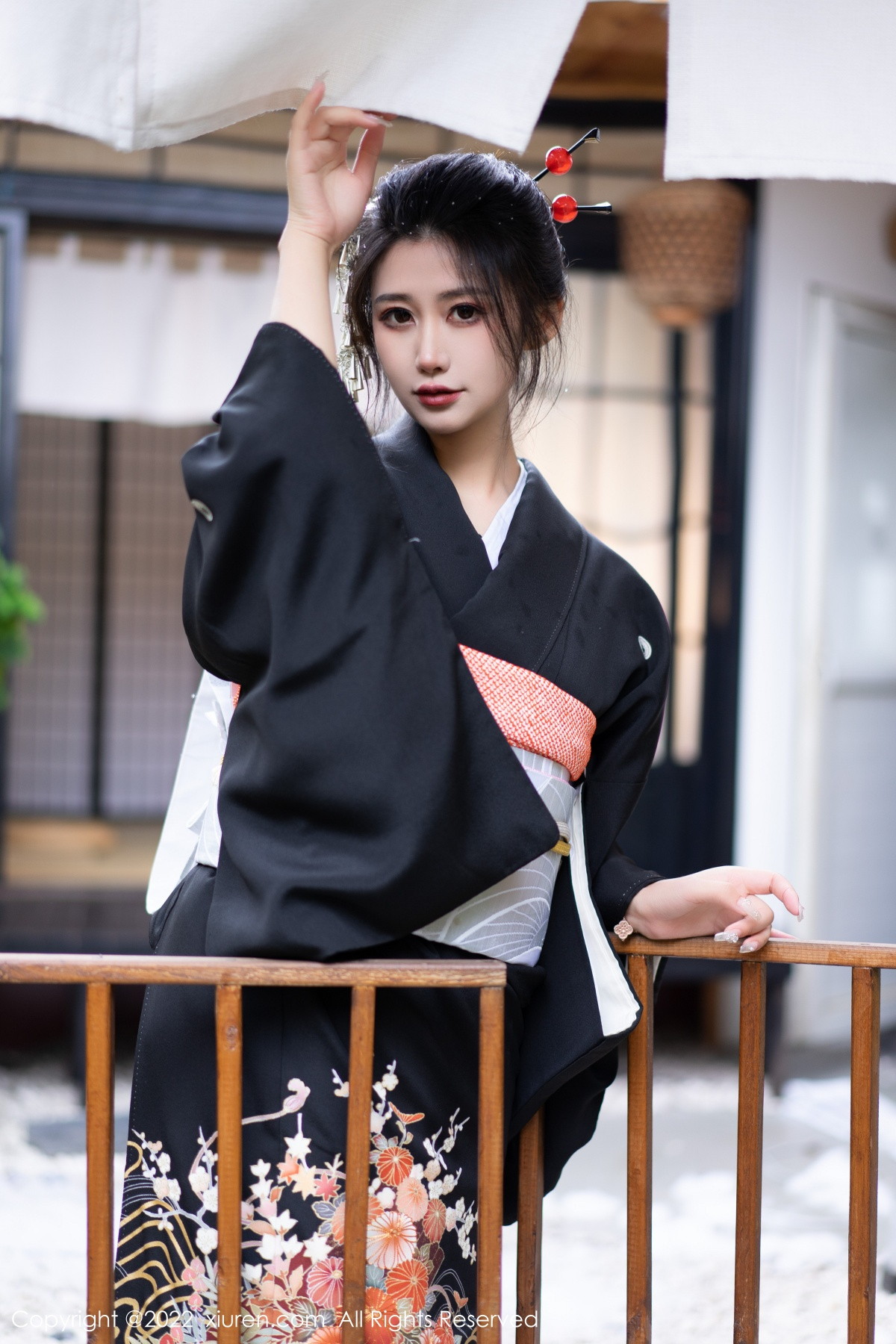 xgyw.top_XiuRen第5932期_模特laura阿姣性感深色日式和服半脱秀柔美身材迷人诱惑写真74P