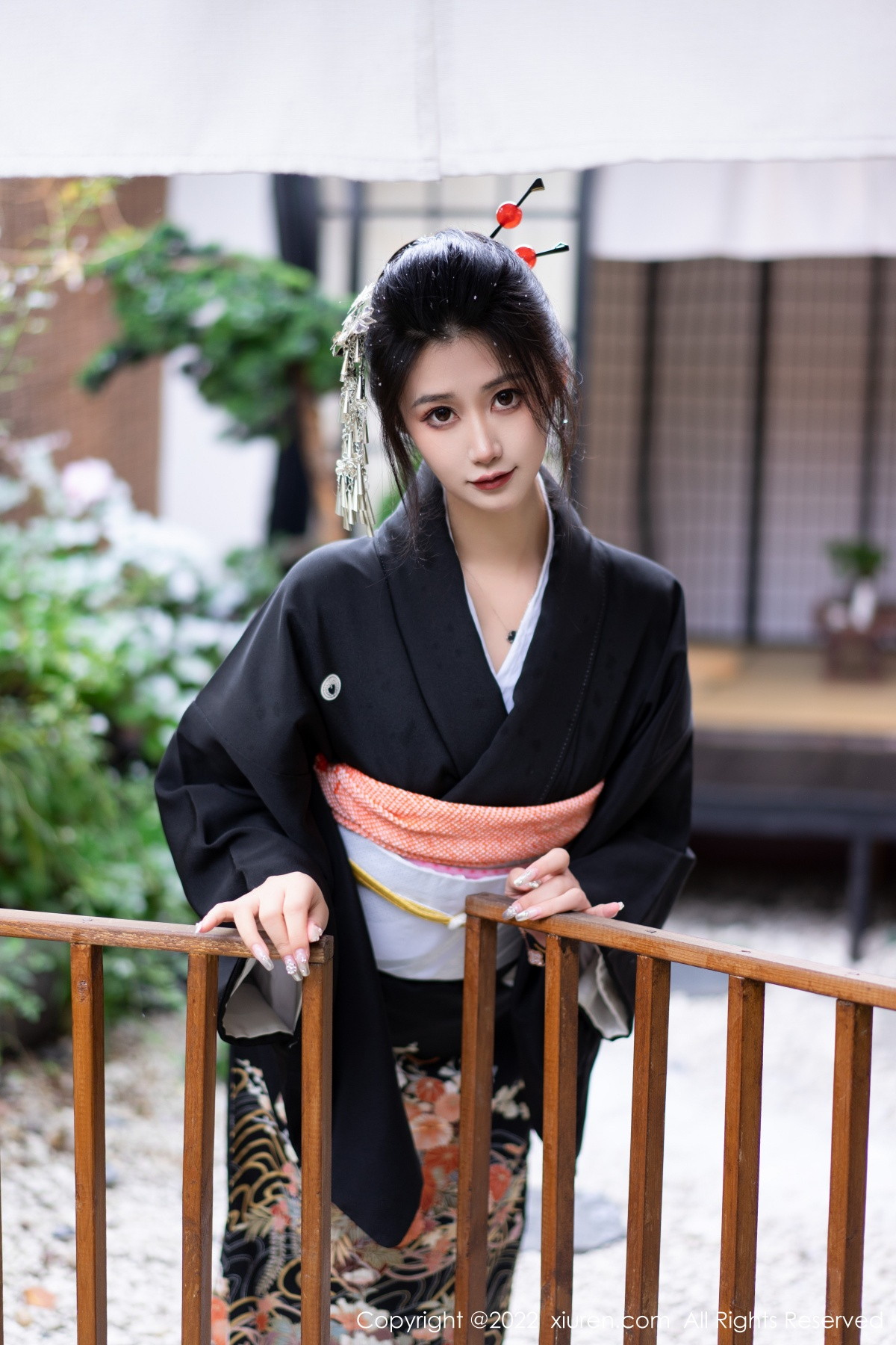 xgyw.top_XiuRen第5932期_模特laura阿姣性感深色日式和服半脱秀柔美身材迷人诱惑写真74P