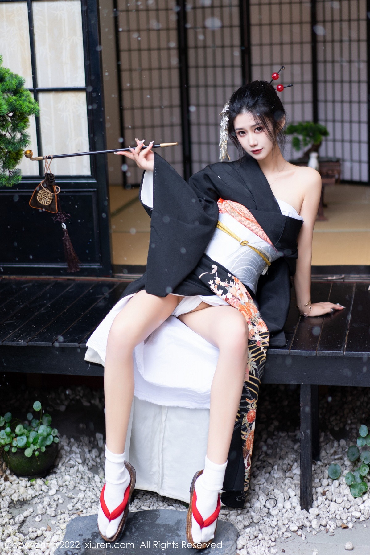 xgyw.top_XiuRen第5932期_模特laura阿姣性感深色日式和服半脱秀柔美身材迷人诱惑写真74P