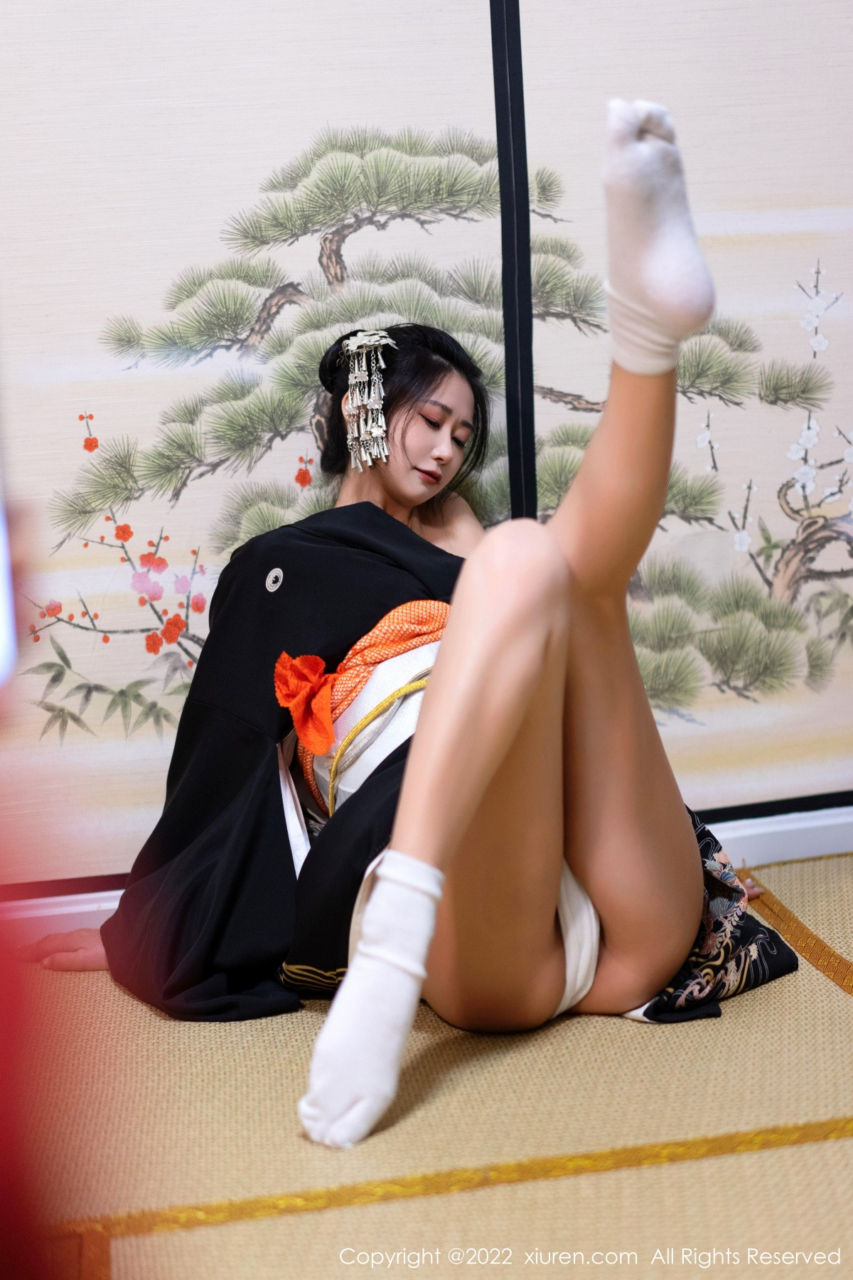 xgyw.top_XiuRen第5932期_模特laura阿姣性感深色日式和服半脱秀柔美身材迷人诱惑写真74P
