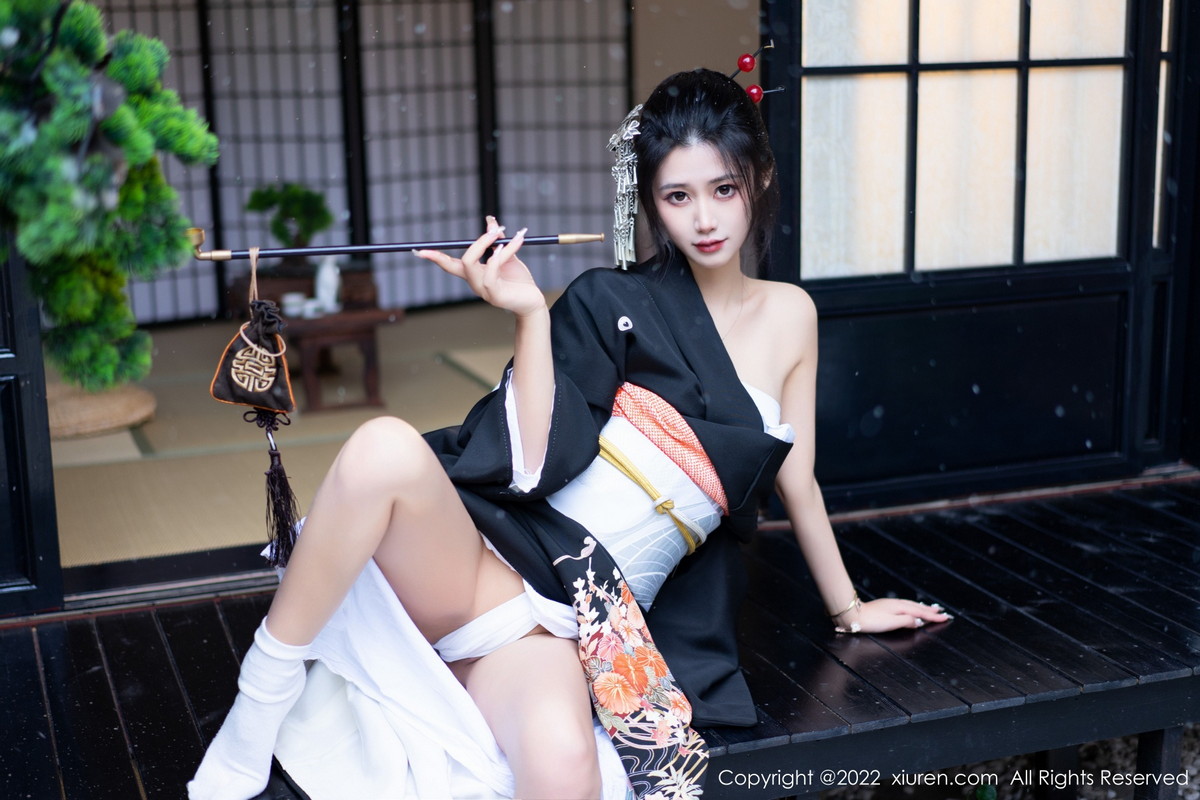 xgyw.top_XiuRen第5932期_模特laura阿姣性感深色日式和服半脱秀柔美身材迷人诱惑写真74P