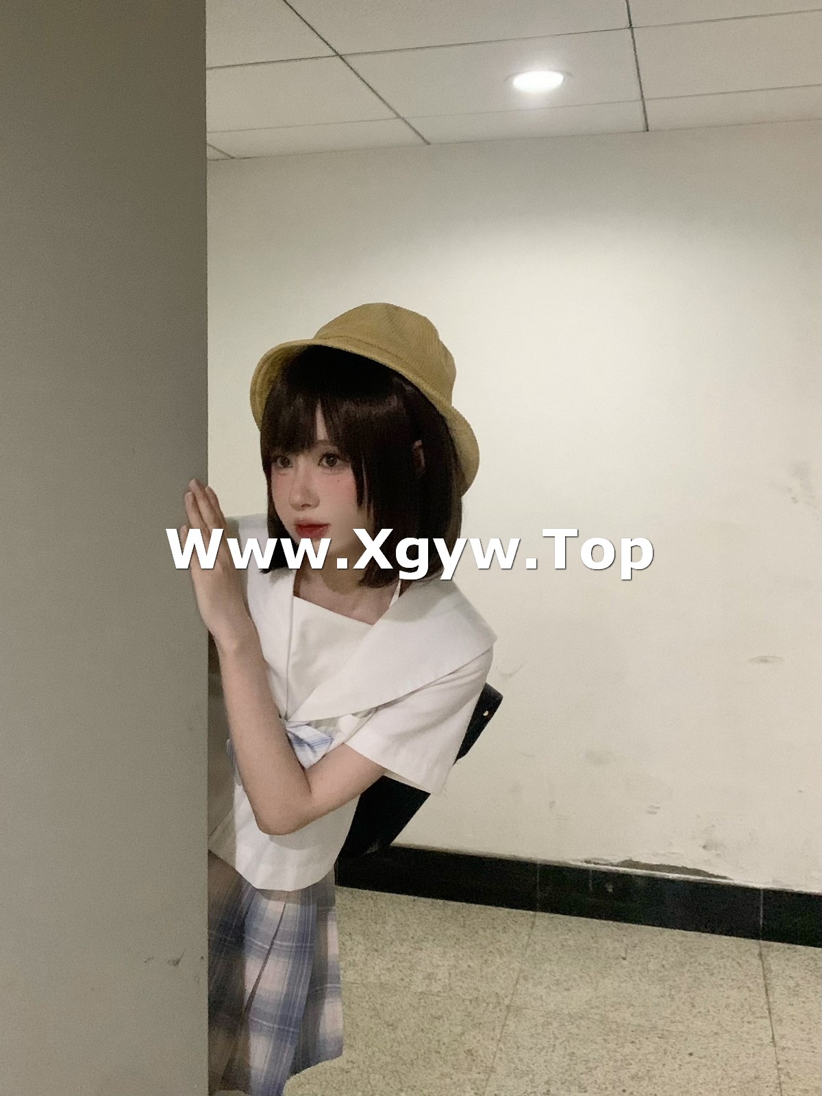 xgyw.top_网络美女西园寺南歌主人的任务主题户外性感JK制服半脱露白色皮质内衣诱惑写真40P