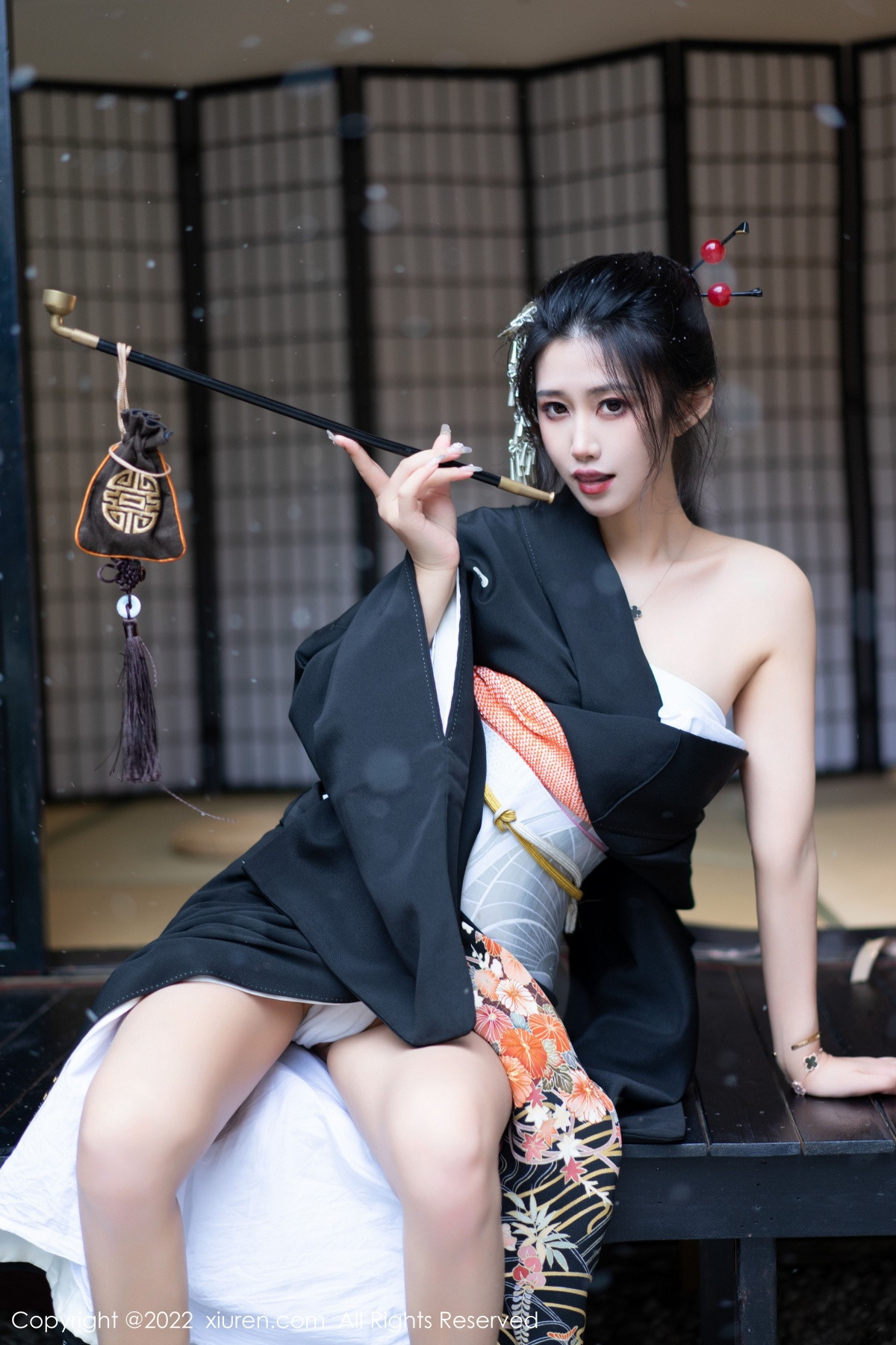 xgyw.top_XiuRen第5932期_模特laura阿姣性感深色日式和服半脱秀柔美身材迷人诱惑写真74P