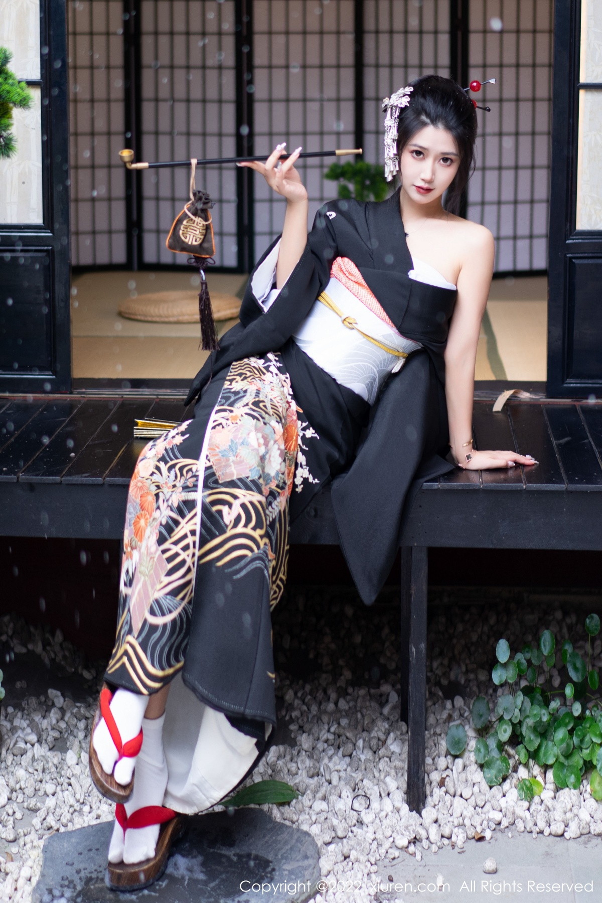 xgyw.top_XiuRen第5932期_模特laura阿姣性感深色日式和服半脱秀柔美身材迷人诱惑写真74P