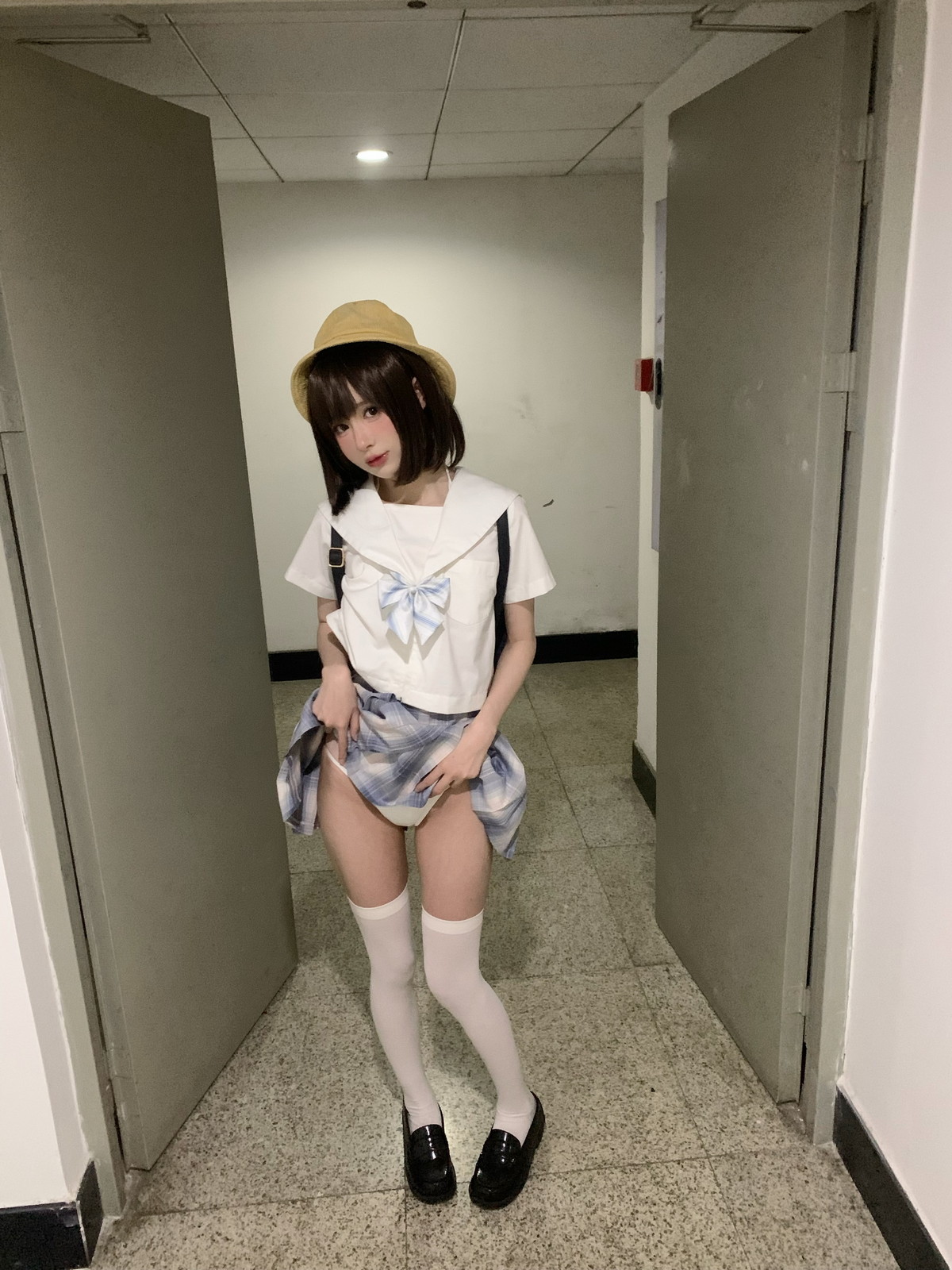 xgyw.top_网络美女西园寺南歌主人的任务主题户外性感JK制服半脱露白色皮质内衣诱惑写真40P