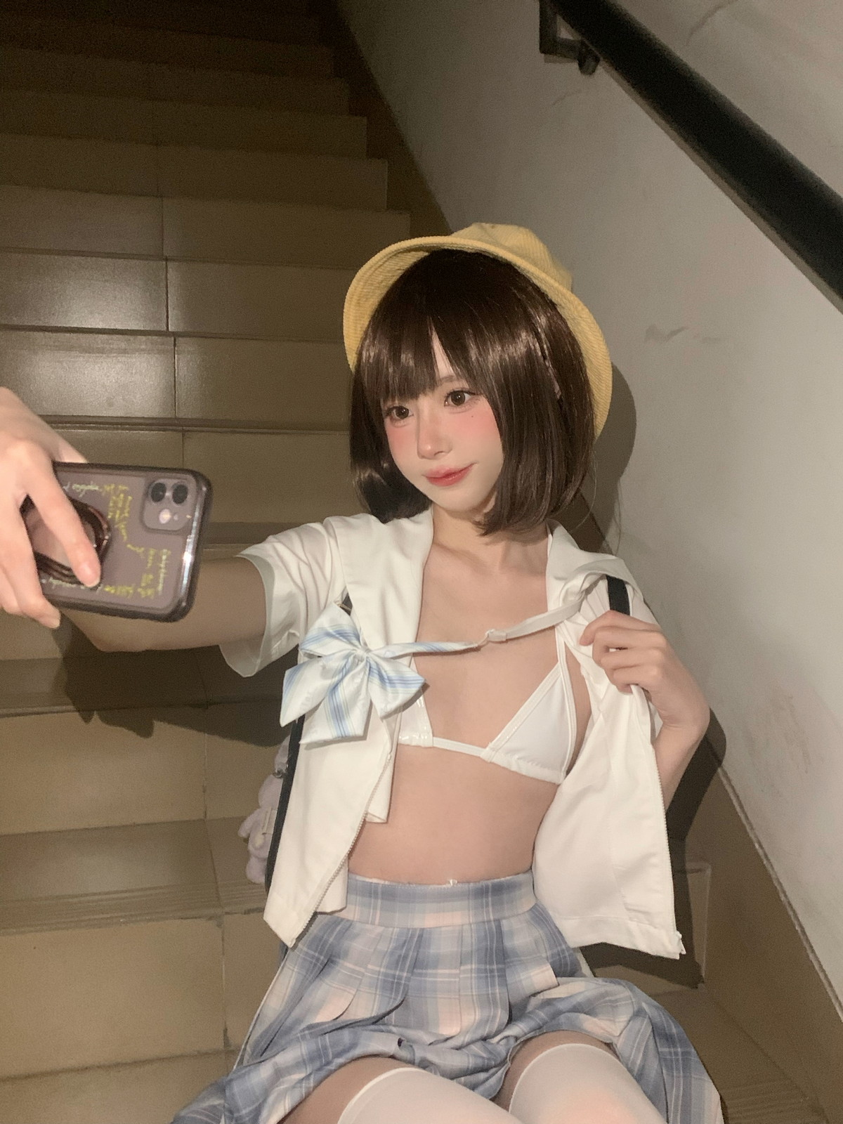 xgyw.top_网络美女西园寺南歌主人的任务主题户外性感JK制服半脱露白色皮质内衣诱惑写真40P