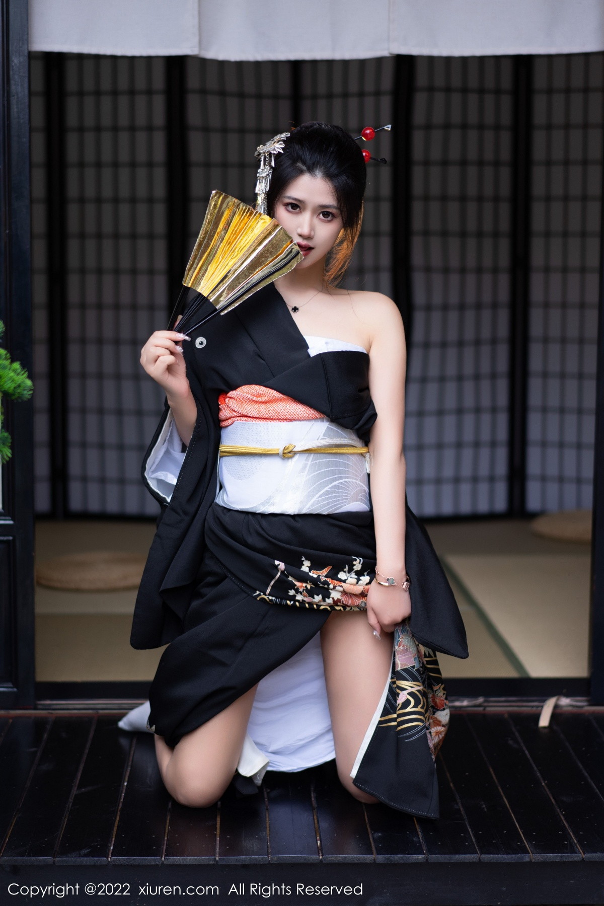 xgyw.top_XiuRen第5932期_模特laura阿姣性感深色日式和服半脱秀柔美身材迷人诱惑写真74P