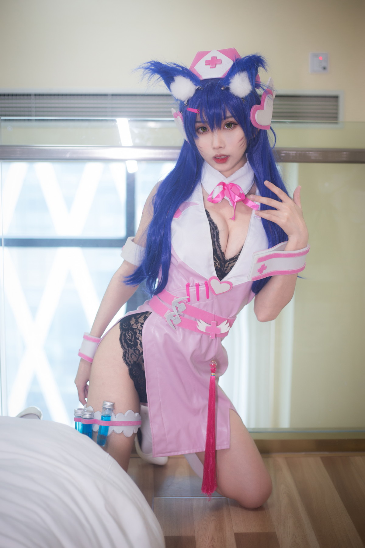 xgyw.top_Coser美女清颜真德秀阿狸护士主题性感粉红护士装半脱露黑色蕾丝内衣诱惑写真30P