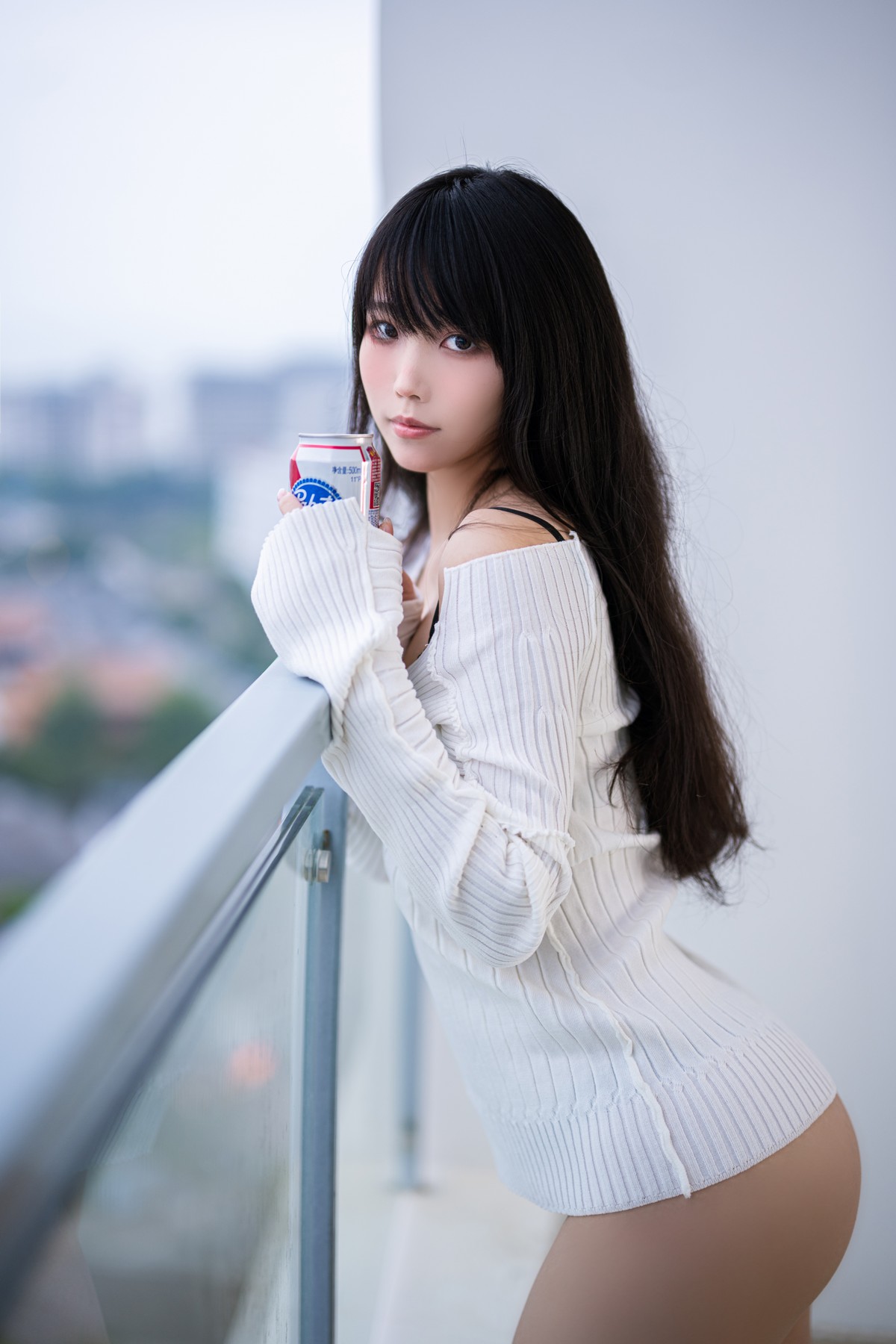 xgyw.top_网络美女汪知子醉酒主题私房性感白色针织衣半脱露黑色蕾丝内衣撩人诱惑写真36P