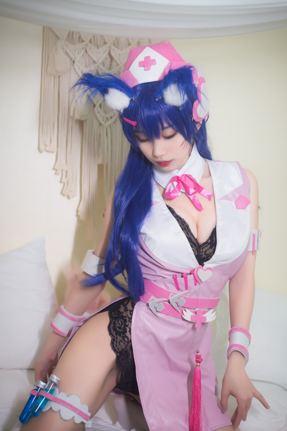 xgyw.top_Coser美女清颜真德秀阿狸护士主题性感粉红护士装半脱露黑色蕾丝内衣诱惑写真30P