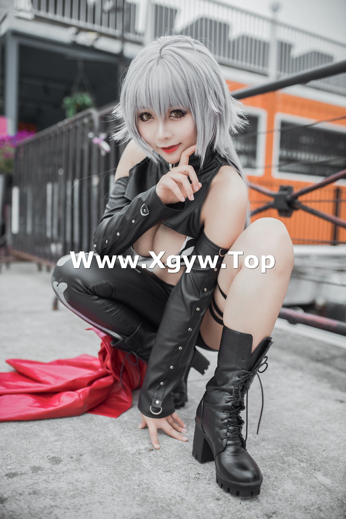 xgyw.top_Coser美女三刀刀Miido黑贞德主题户外性感黑色皮衣 黑色旗袍秀完美身材诱惑写真77P
