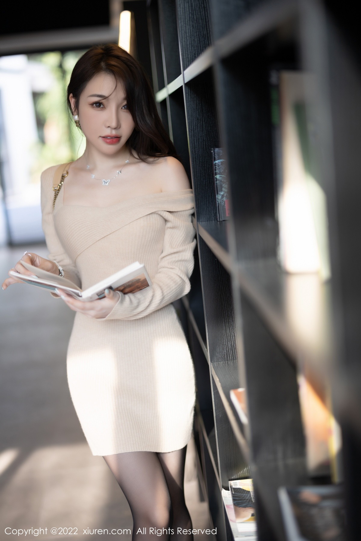 xgyw.top_XiuRen第5945_女神徐莉芝Booty脱米色连衣裙露蕾丝内衣配超薄黑丝魅惑写真83P