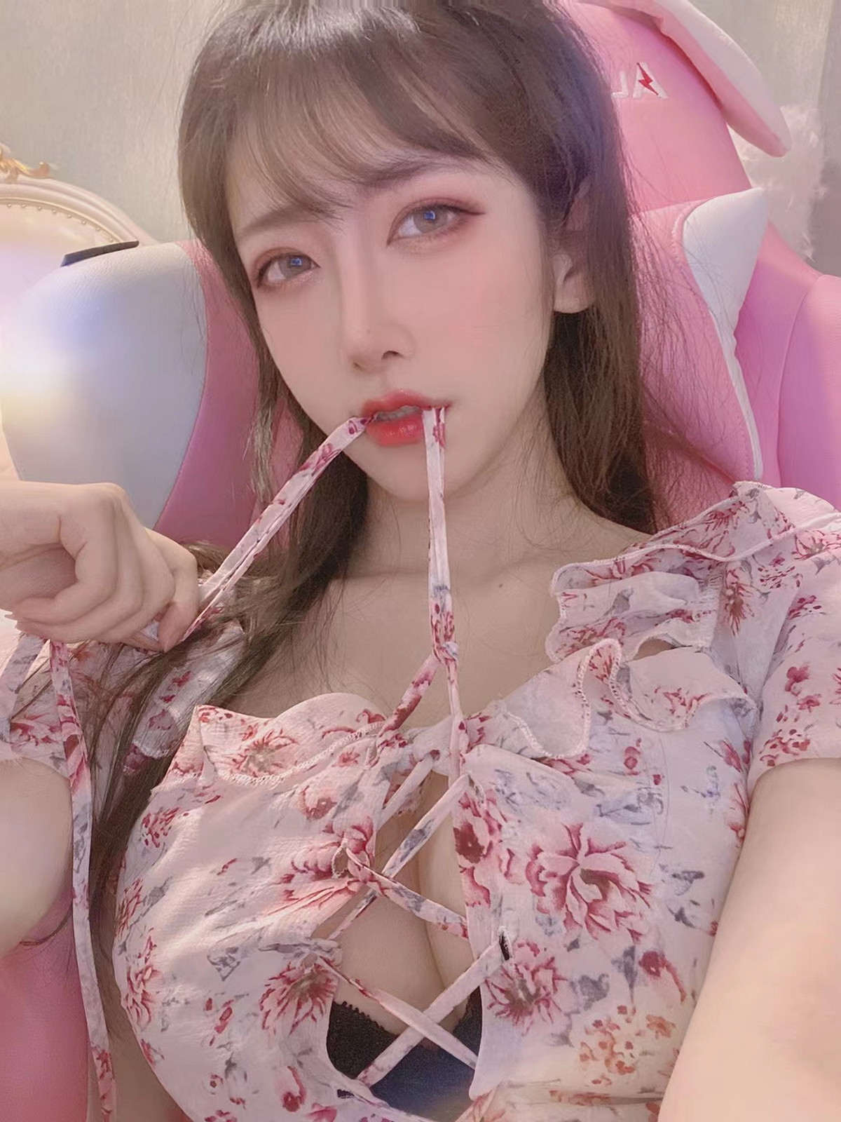 xgyw.top_人气Coser啾小妍日常系列精选主题多套性感服饰秀完美身材靓丽迷人写真233P