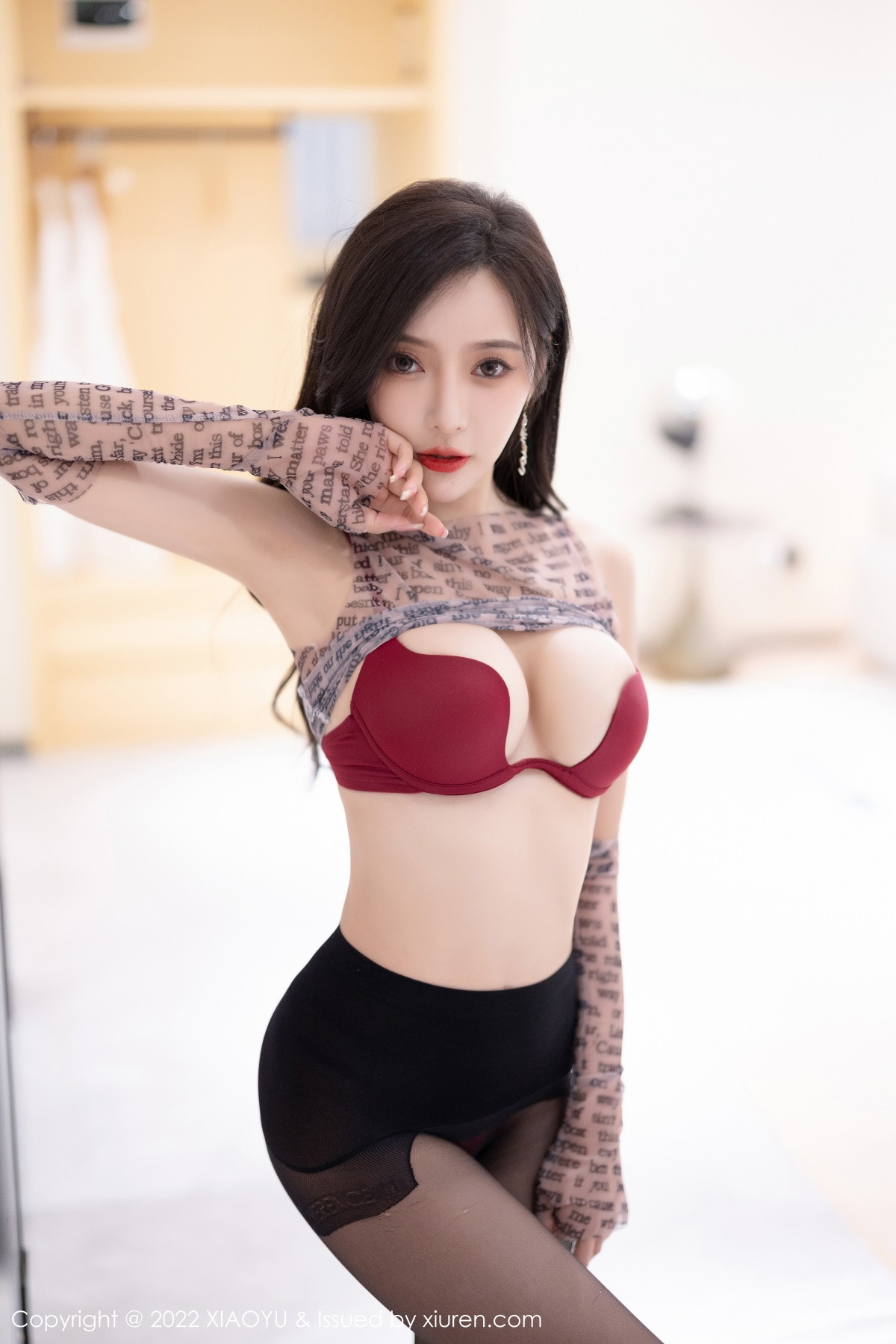 xgyw.top_[XiaoYu画语界]Vol.916_女神王馨瑶yanni半脱露轻透服饰配超薄黑丝秀惹火身材诱惑写真93P