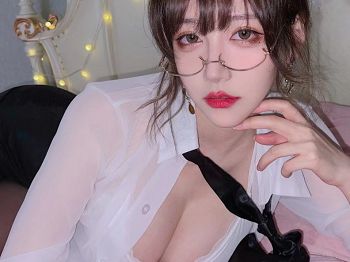 人气Coser啾小妍日常系列精选主题多套性感服饰秀完美身材性感迷人写真233P