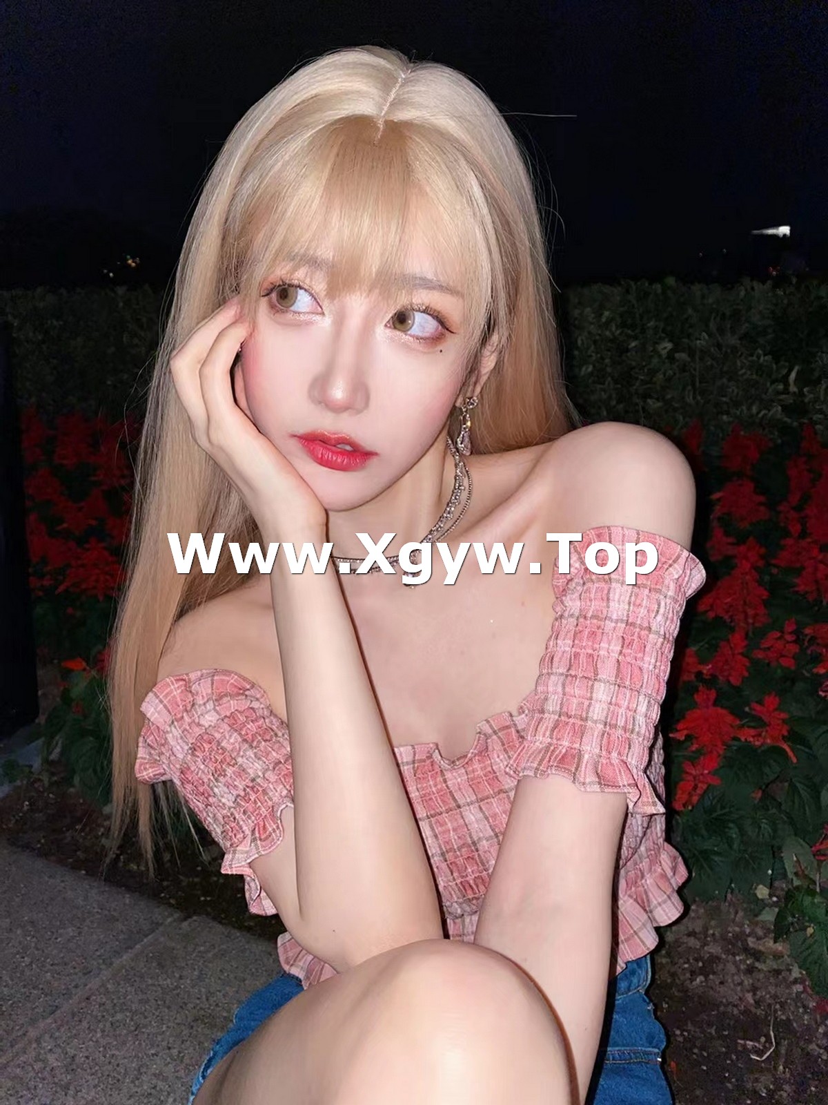 xgyw.top_人气Coser啾小妍日常系列精选主题多套性感服饰秀完美身材靓丽迷人写真233P