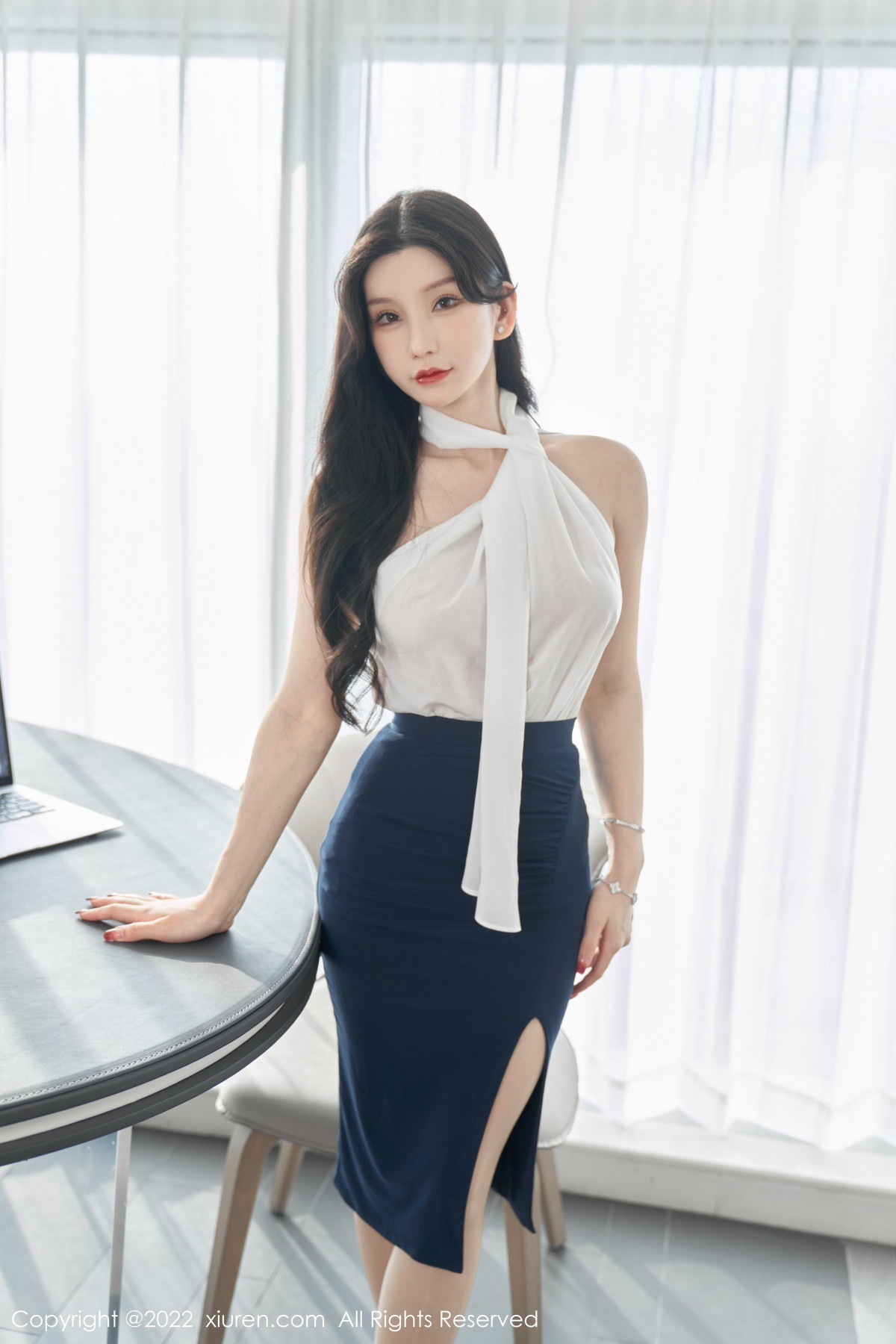 xgyw.top_XiuRen第5948_女神周于希Sally女秘书主题白色轻透衣配黑短裙秀翘臀诱惑写真70P