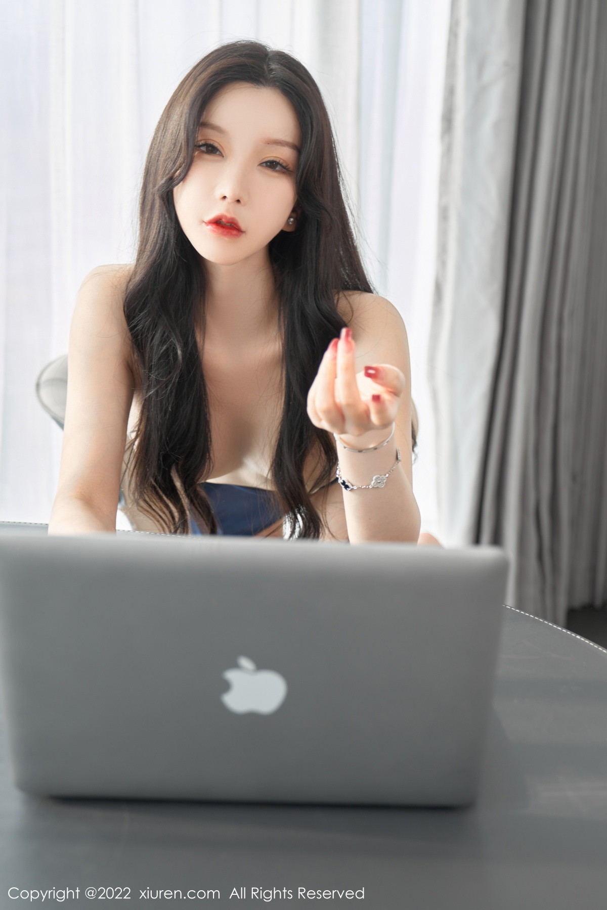 xgyw.top_XiuRen第5948_女神周于希Sally女秘书主题白色轻透衣配黑短裙秀翘臀诱惑写真70P