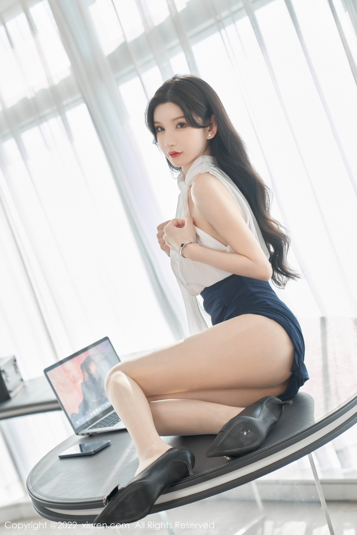 xgyw.top_XiuRen第5948_女神周于希Sally女秘书主题白色轻透衣配黑短裙秀翘臀诱惑写真70P