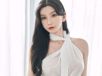XiuRen第5948_校花周于希Sally女副手主题白色轻透衣配黑短裙秀蜜桃臀骚扰写真70P