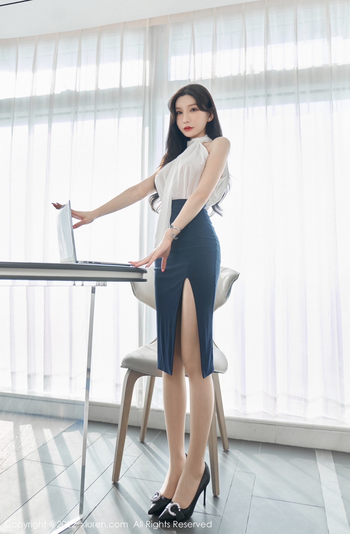 xgyw.top_XiuRen第5948_女神周于希Sally女秘书主题白色轻透衣配黑短裙秀翘臀诱惑写真70P