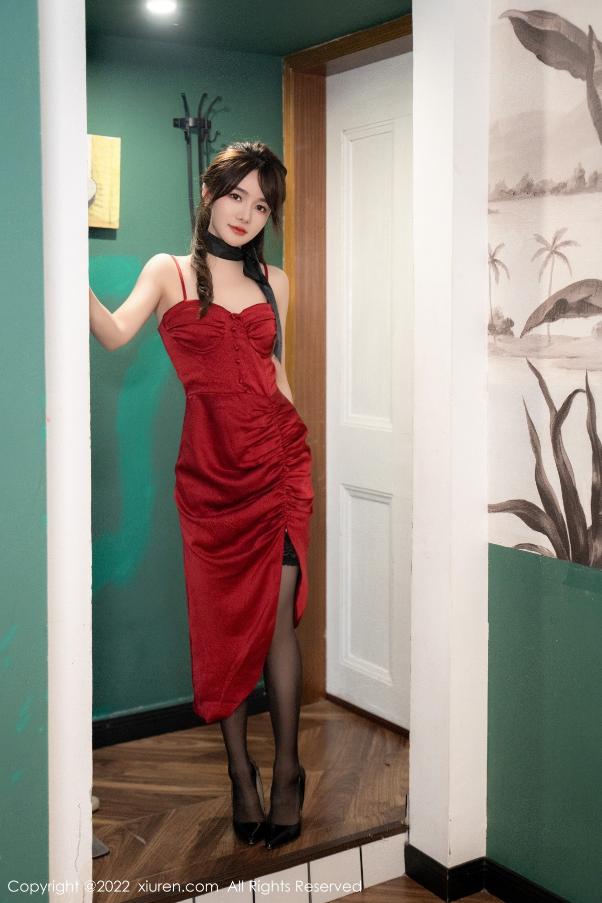 xgyw.top_XiuRen第5949期_模特婠婠么脱红色吊带长裙露黑色蕾丝内衣配蕾丝吊袜魅惑写真64P