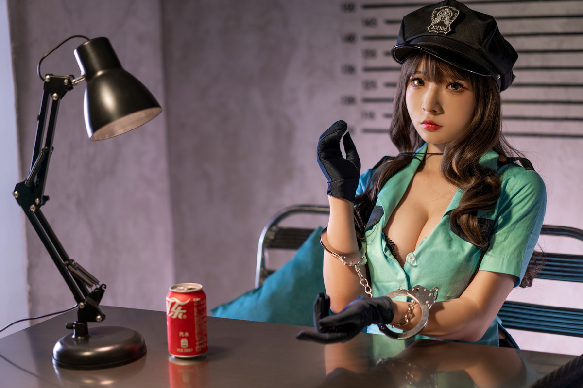 xgyw.top_网络美女yuuhui玉汇特级女警主题户外脱性感女警制服露黑色内衣迷人诱惑写真76P