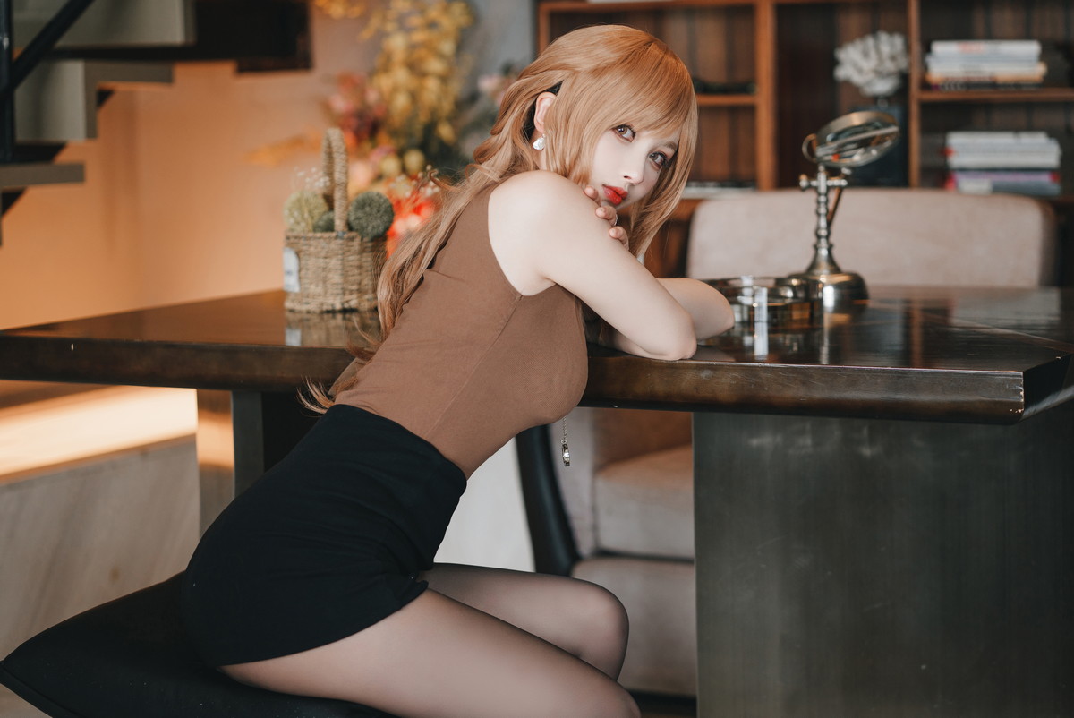 xgyw.top_网络美女rioko凉凉子人妻的一天主题性感黑短裙下超薄黑丝秀翘臀美腿诱惑写真30P